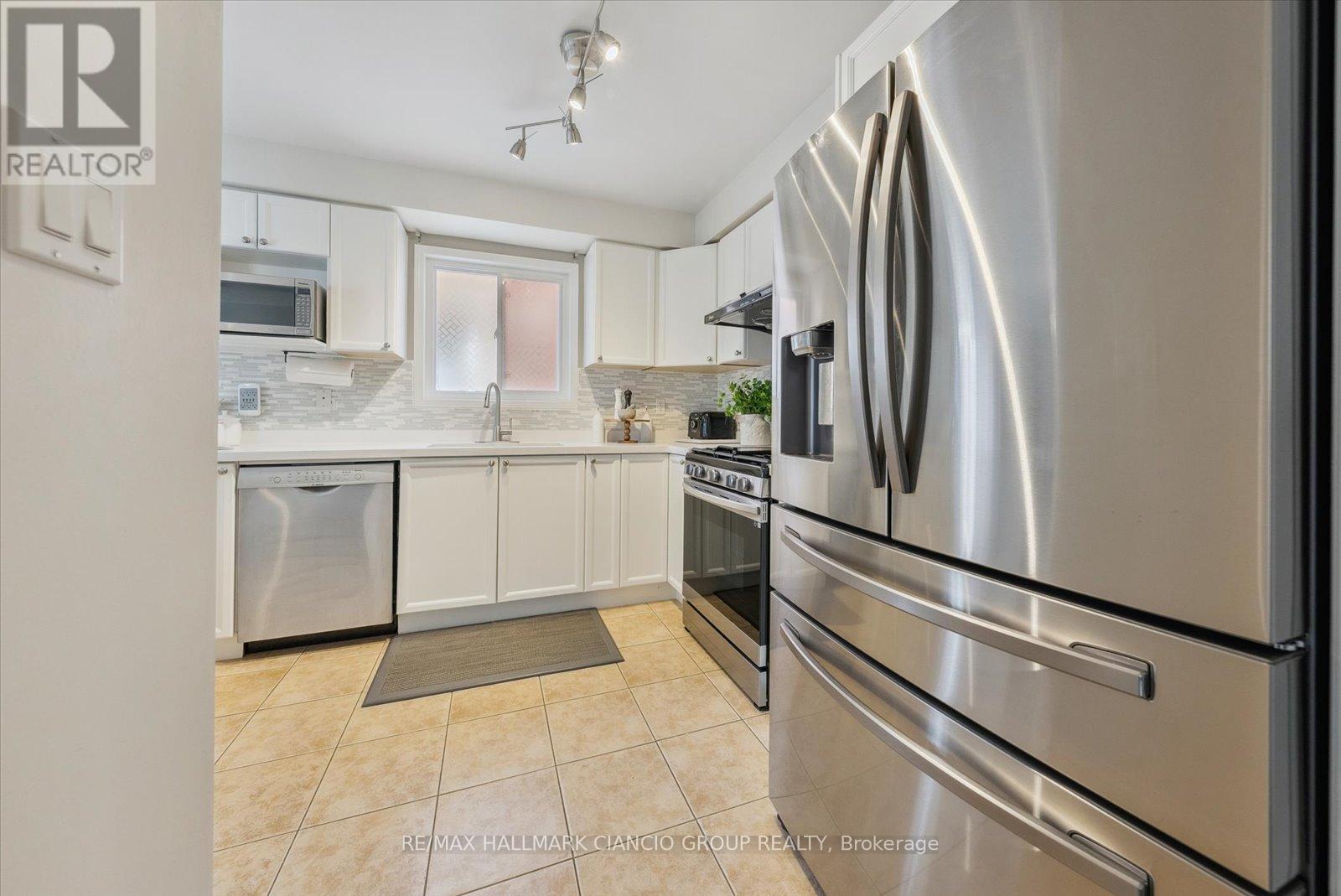 6 Calafia Street, Markham, Ontario  L6B 0H6 - Photo 10 - N12154243