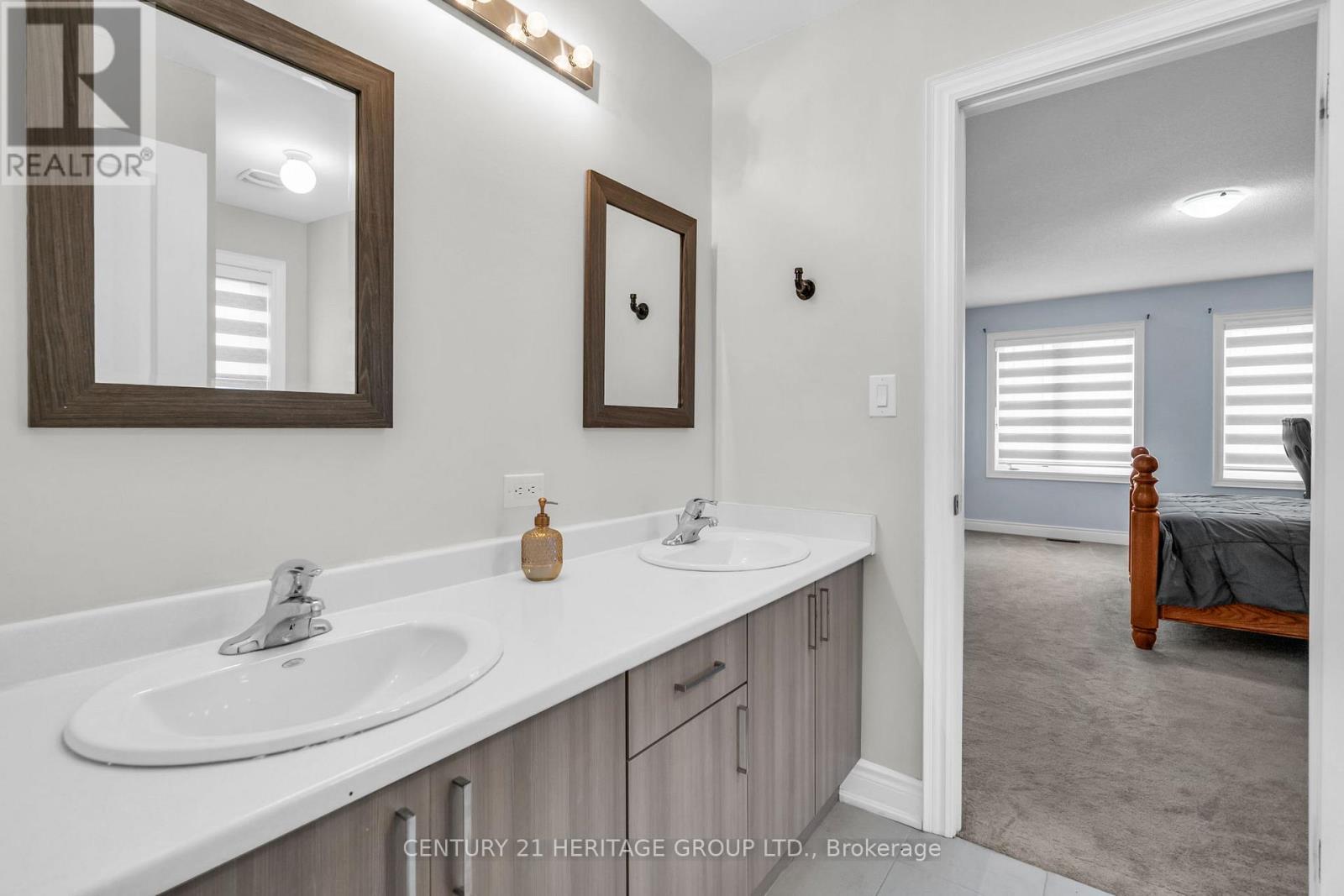 47 Emerald Street, Wasaga Beach, Ontario  L9Z 0K8 - Photo 28 - S12154160