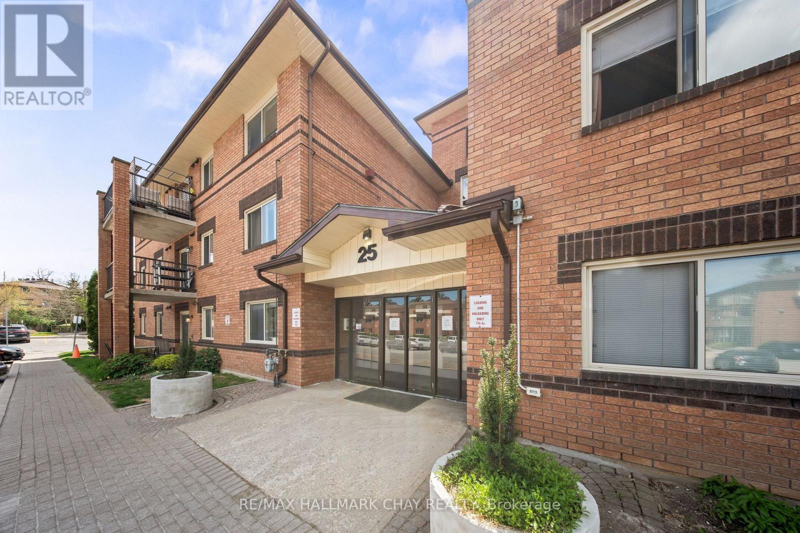 303 - 25 MEADOW LANE, Barrie, Ontario