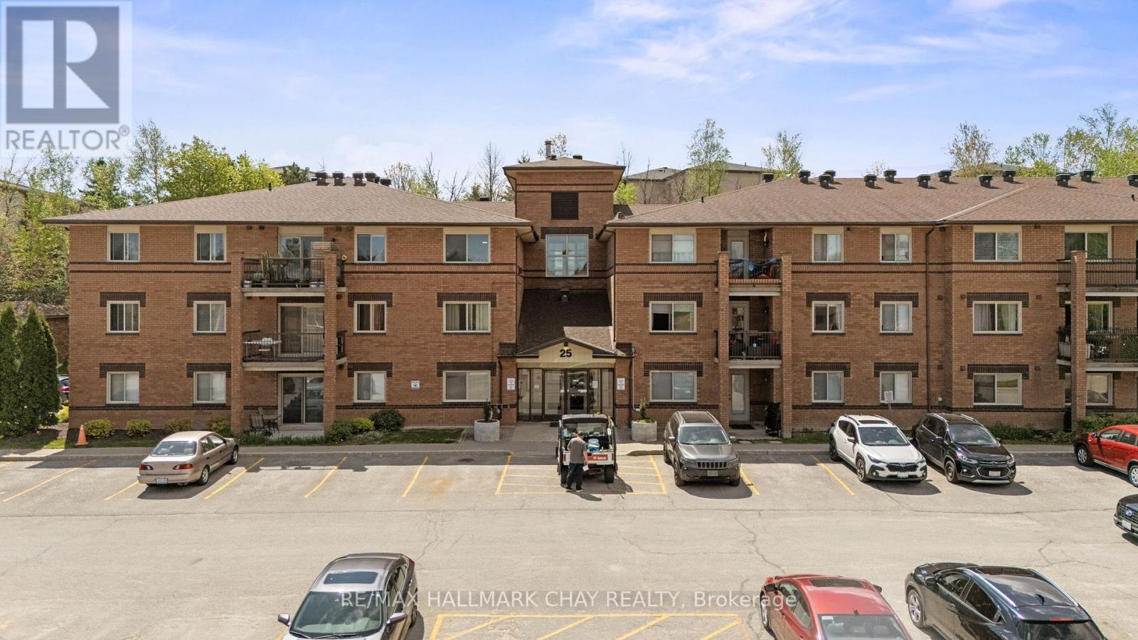 303 - 25 Meadow Lane, Barrie, Ontario  L4N 7K2 - Photo 2 - S12154276