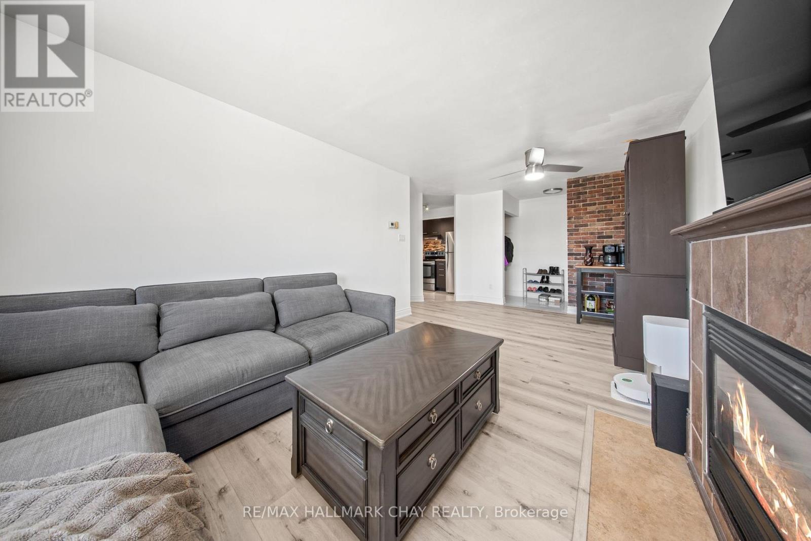 303 - 25 Meadow Lane, Barrie, Ontario  L4N 7K2 - Photo 9 - S12154276