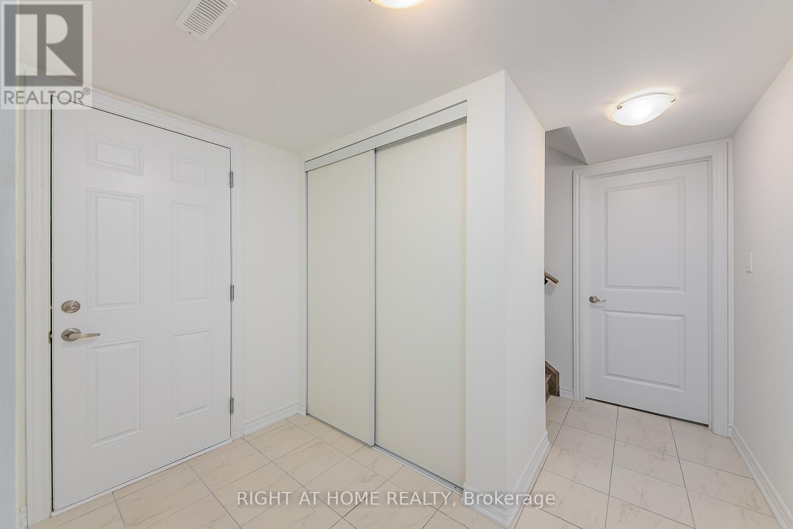 28 Wagon Lane, Barrie, Ontario  L9J 0V1 - Photo 8 - S12154322