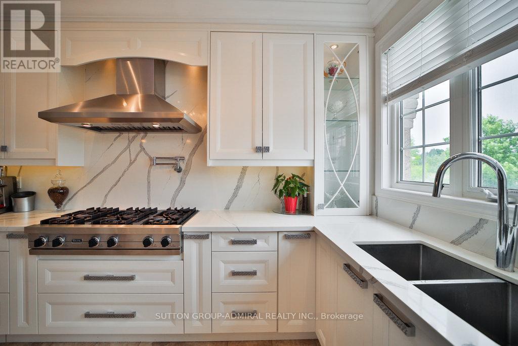 15 Jocada Court, Richmond Hill, Ontario  L4E 0Z5 - Photo 9 - N12089669