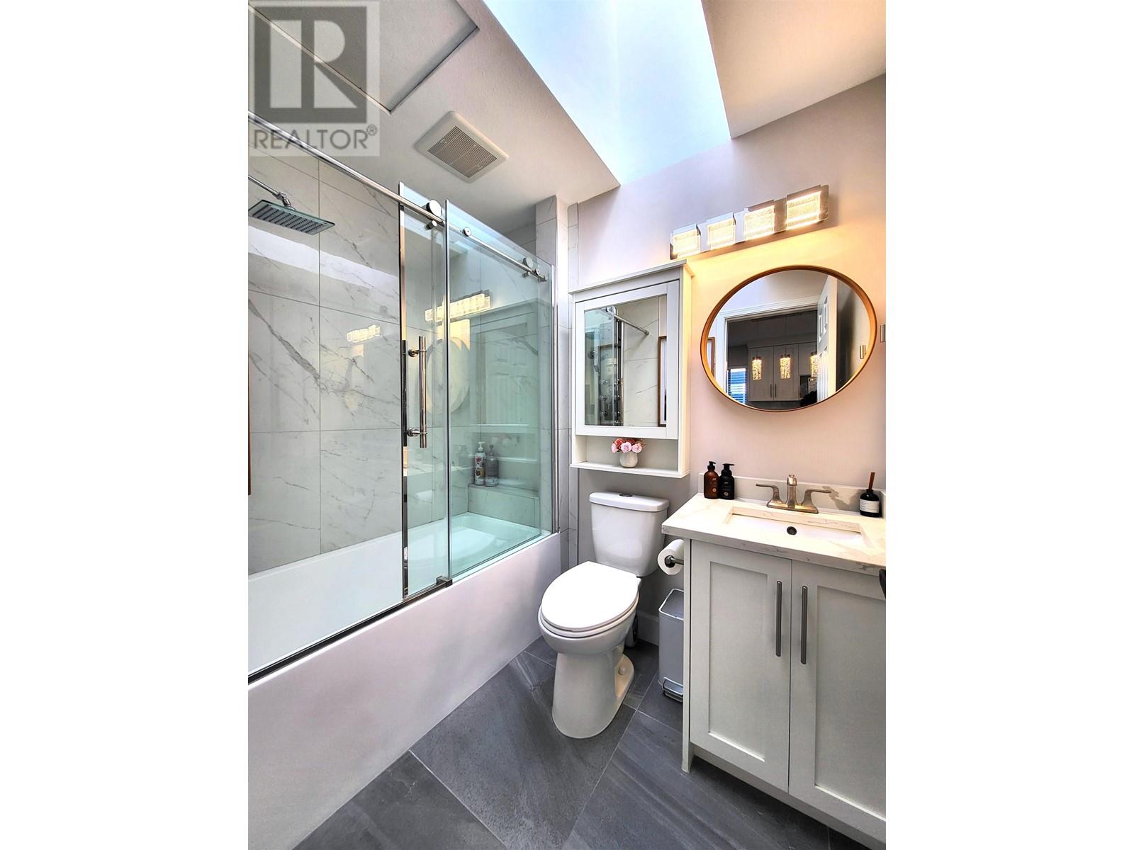 Listing Picture 18 of 30 : 795 E 52ND AVENUE, Vancouver / 溫哥華 - 魯藝地產 Yvonne Lu Group - MLS Medallion Club Member