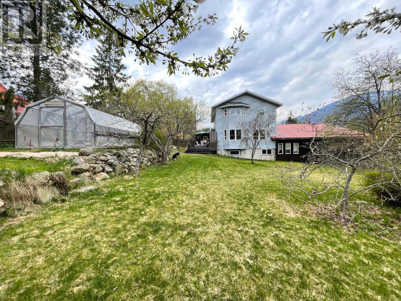 7904 Railway Avenue, Procter, British Columbia  V1L 0B7 - Photo 52 - 10330136