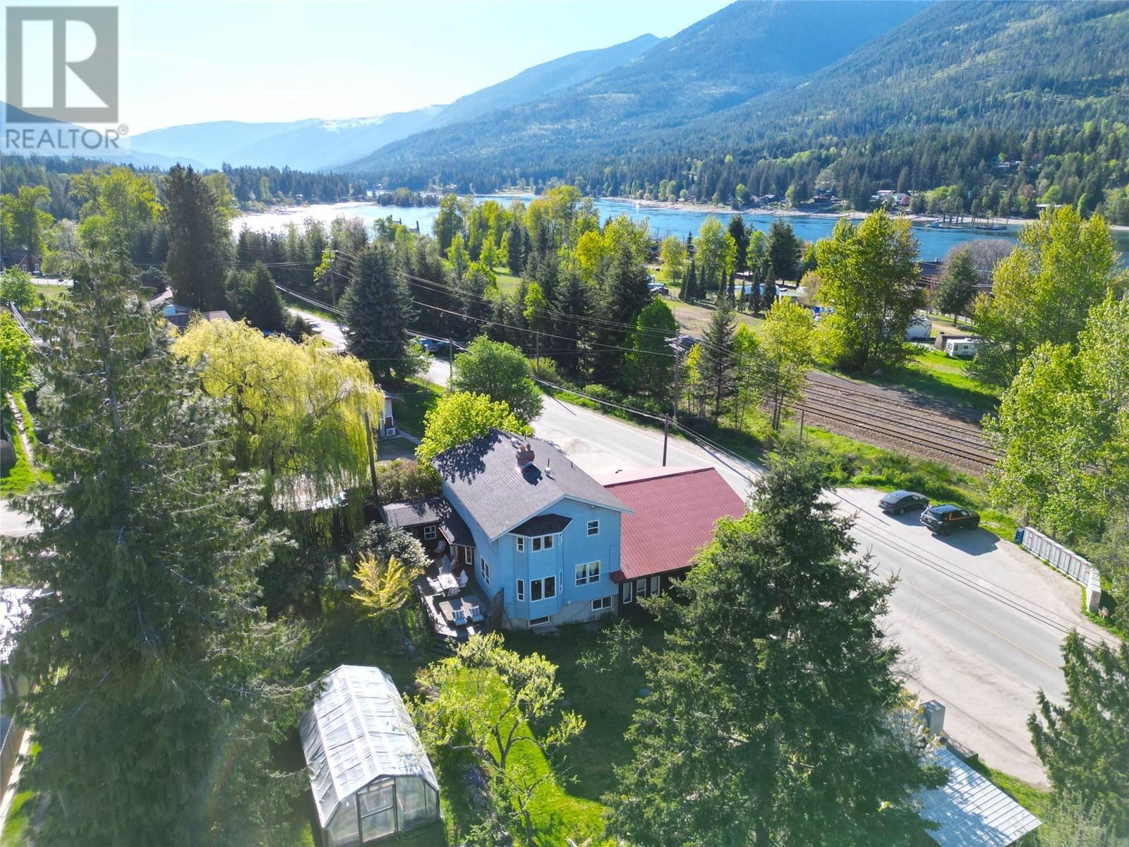 7904 Railway Avenue, Procter, British Columbia  V1L 0B7 - Photo 5 - 10330136