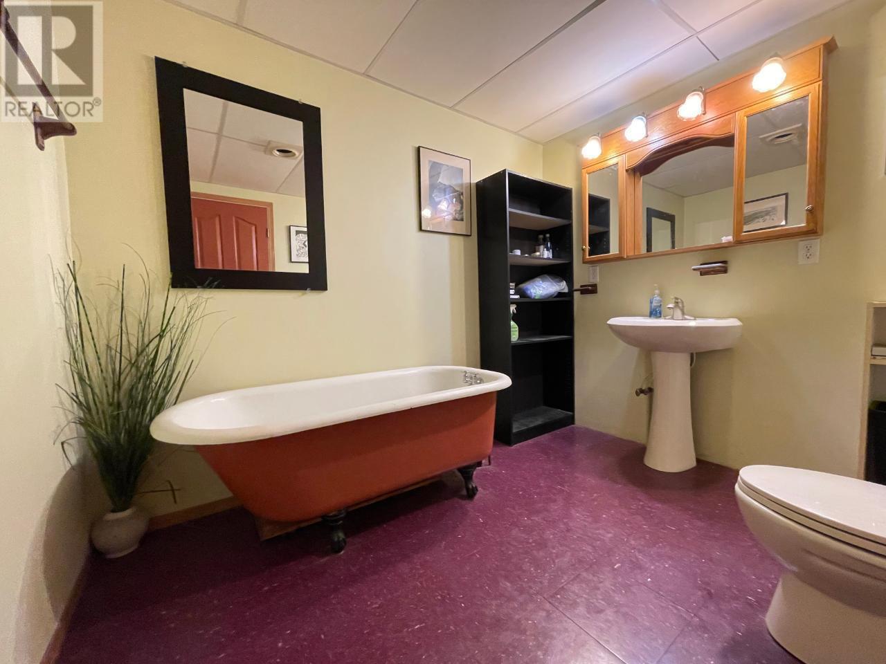 7904 Railway Avenue, Procter, British Columbia  V1L 0B7 - Photo 33 - 10330136