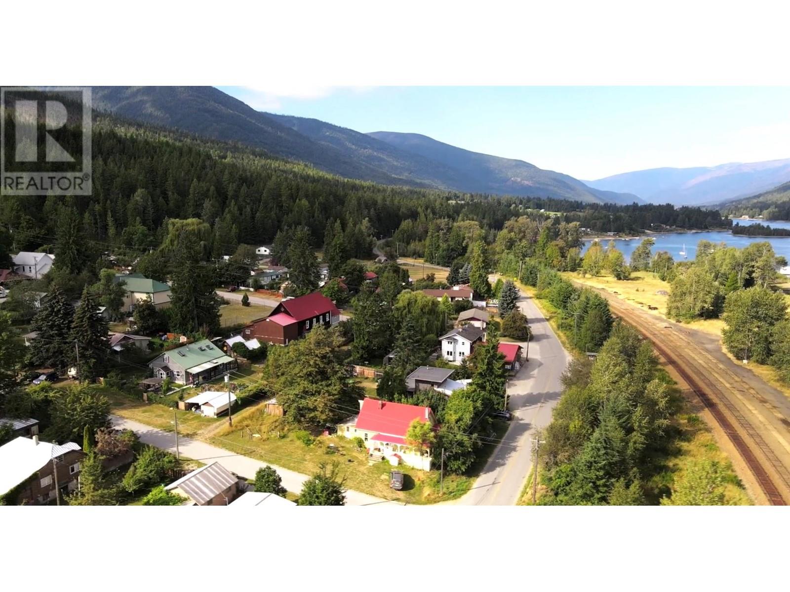 7904 Railway Avenue, Procter, British Columbia  V1L 0B7 - Photo 69 - 10330136