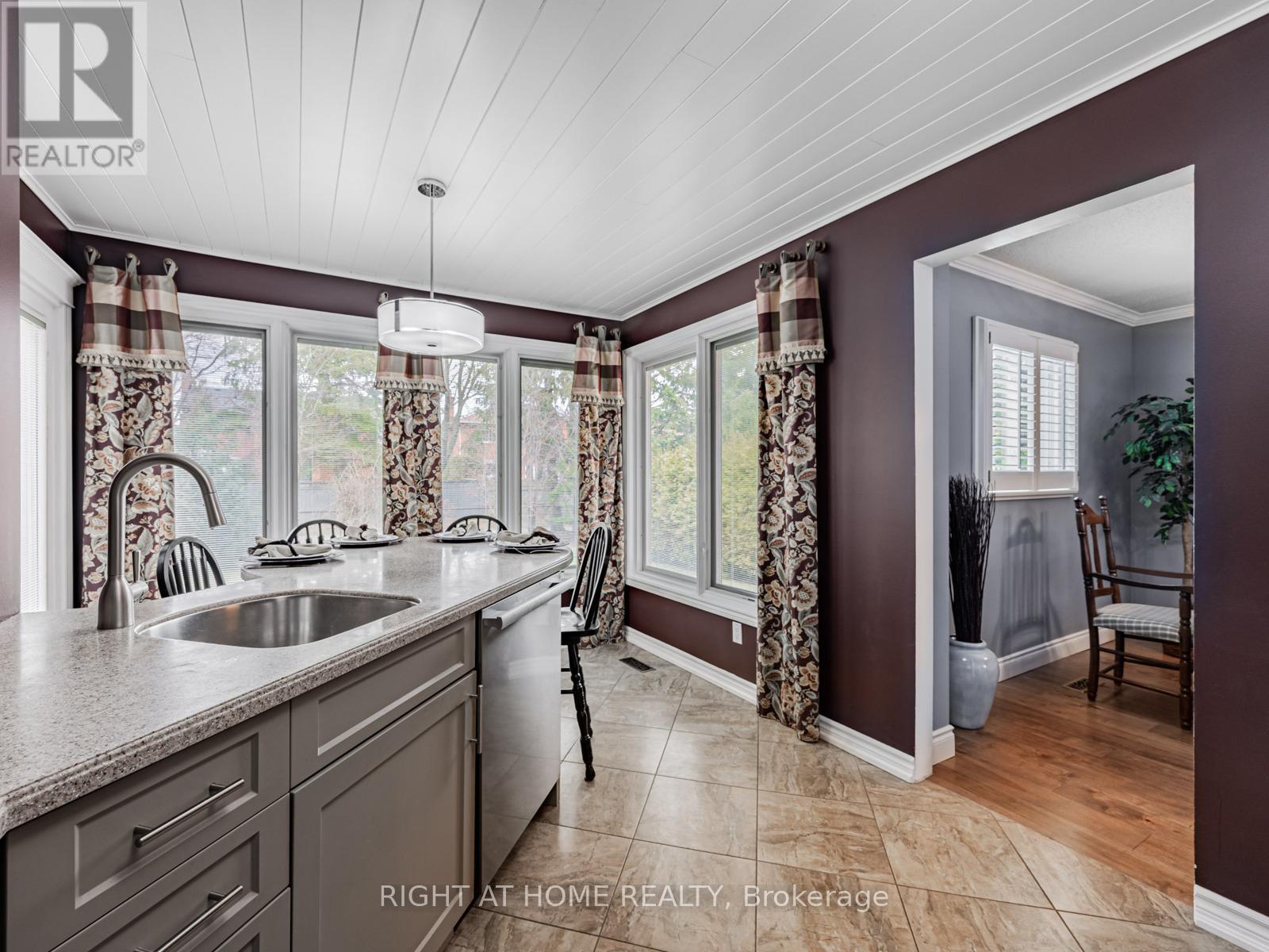 36 Love Crescent, Ajax (South West), Ontario  L1S 4S9 - Photo 9 - E12094263