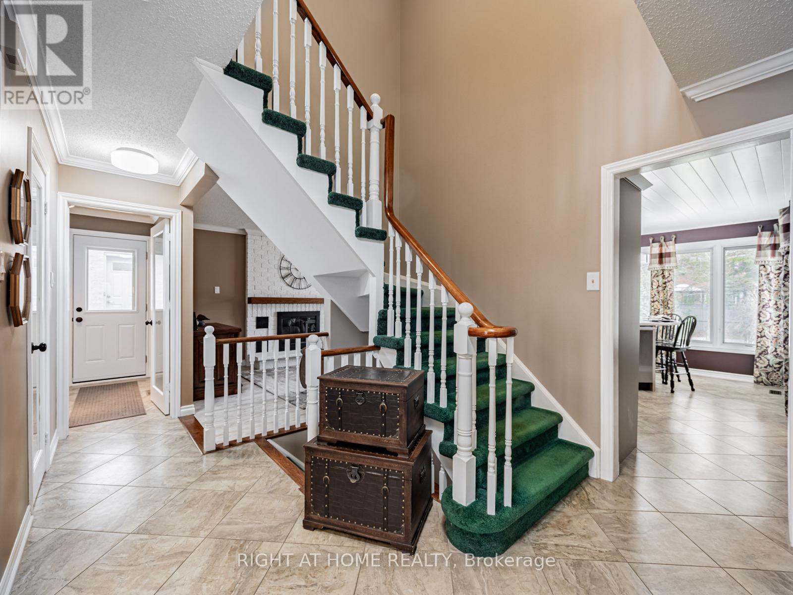 36 Love Crescent, Ajax (South West), Ontario  L1S 4S9 - Photo 5 - E12094263