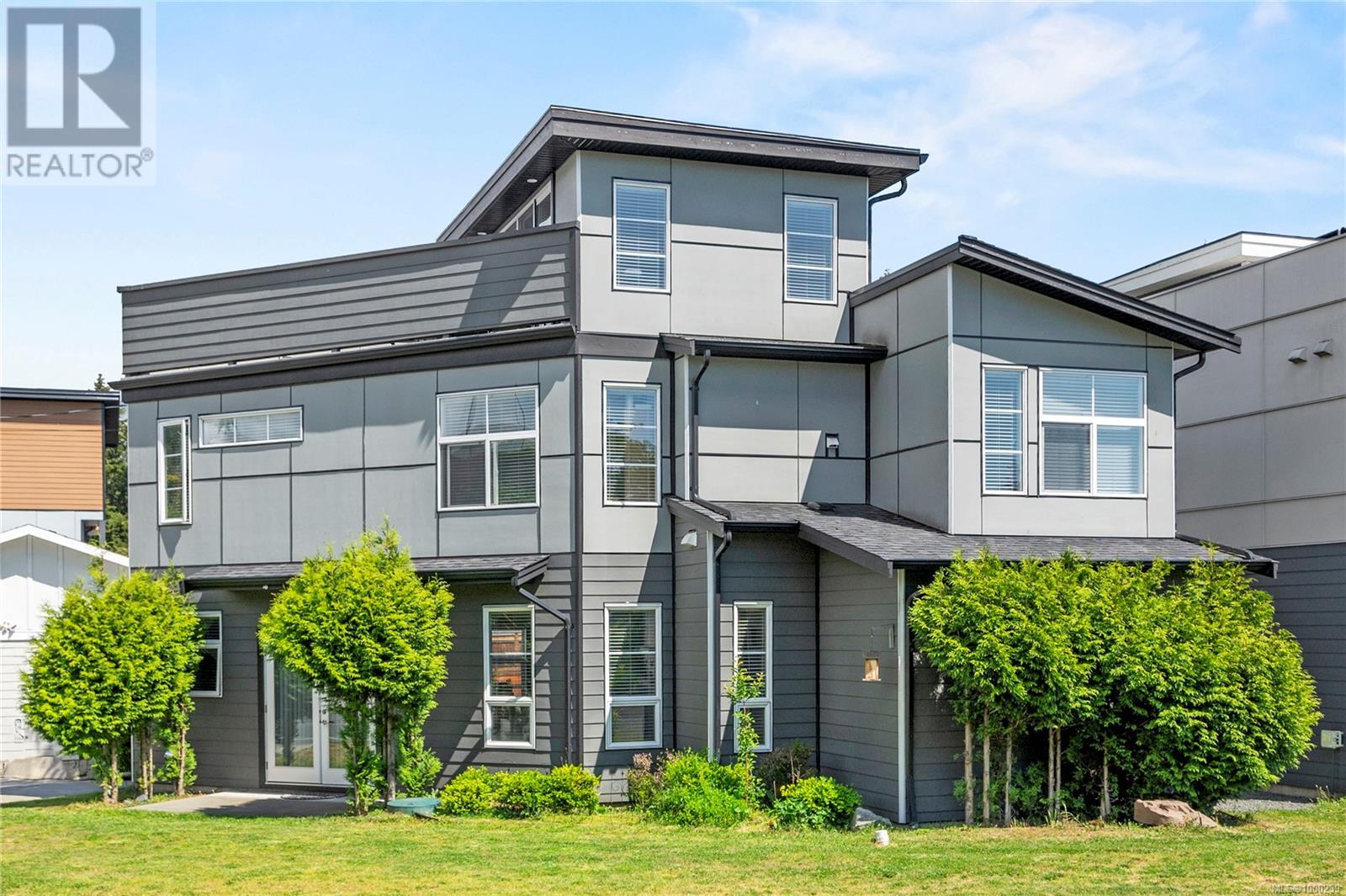 Property at 701 Strandlund Ave image 1