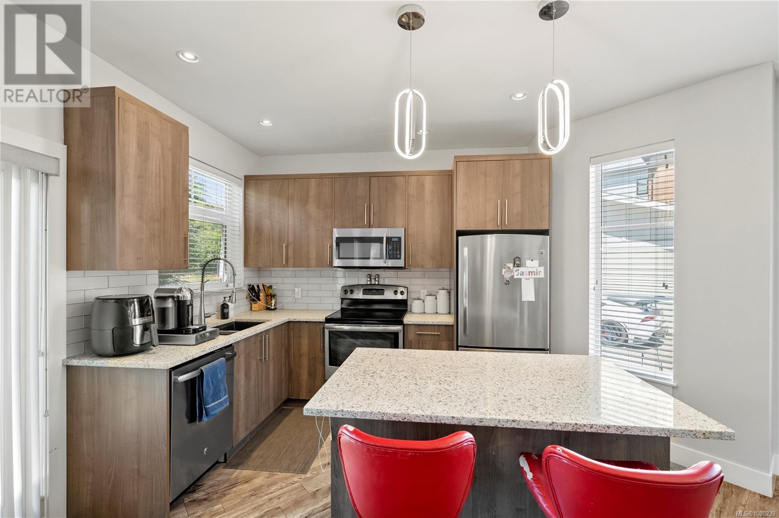 Property at 701 Strandlund Ave image 5