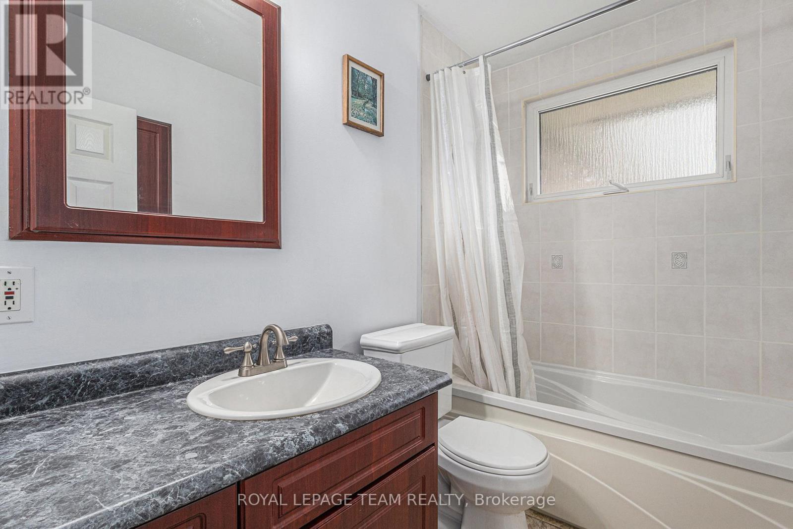 53 Viewmount Drive, Ottawa, Ontario  K2G 3C4 - Photo 12 - X12146776