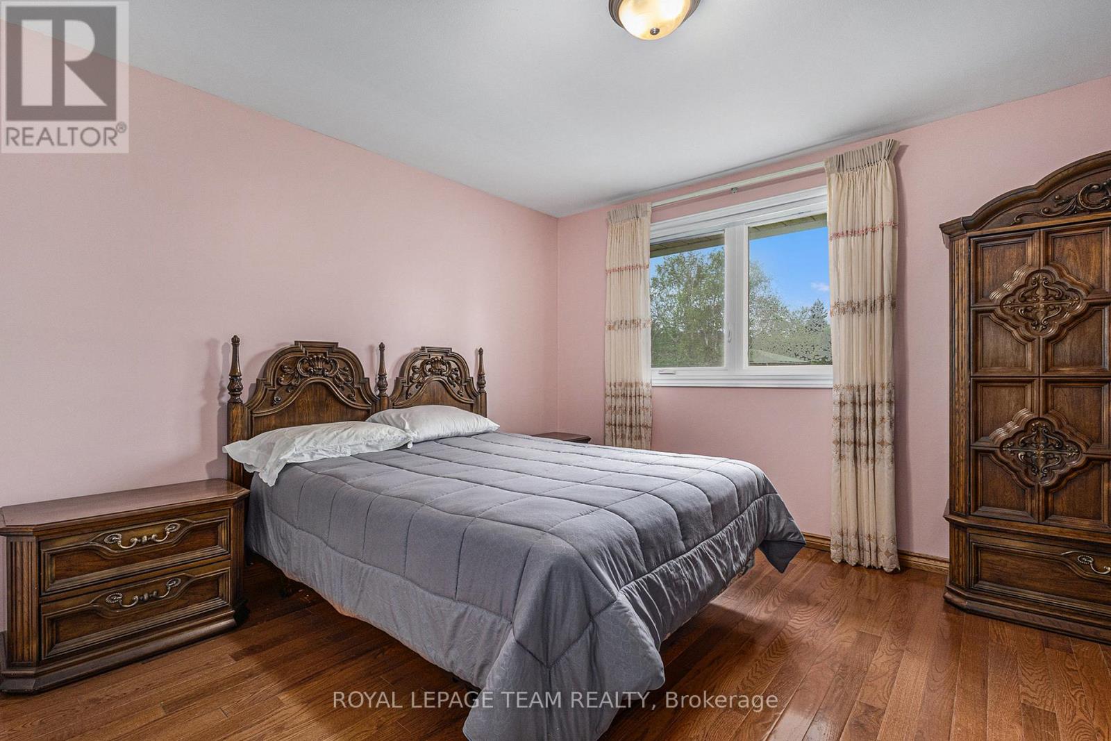 53 Viewmount Drive, Ottawa, Ontario  K2G 3C4 - Photo 11 - X12146776