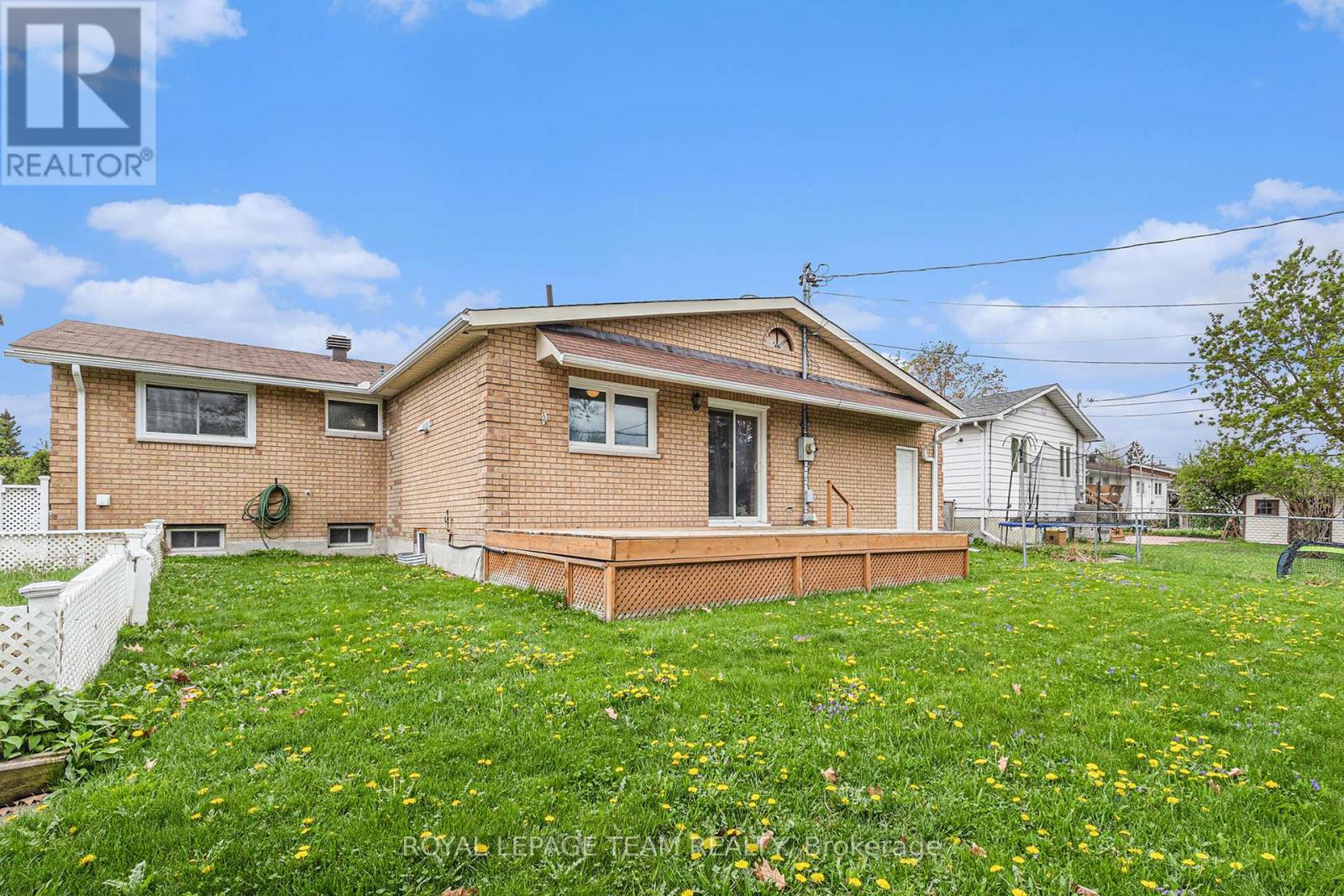 53 Viewmount Drive, Ottawa, Ontario  K2G 3C4 - Photo 16 - X12146776