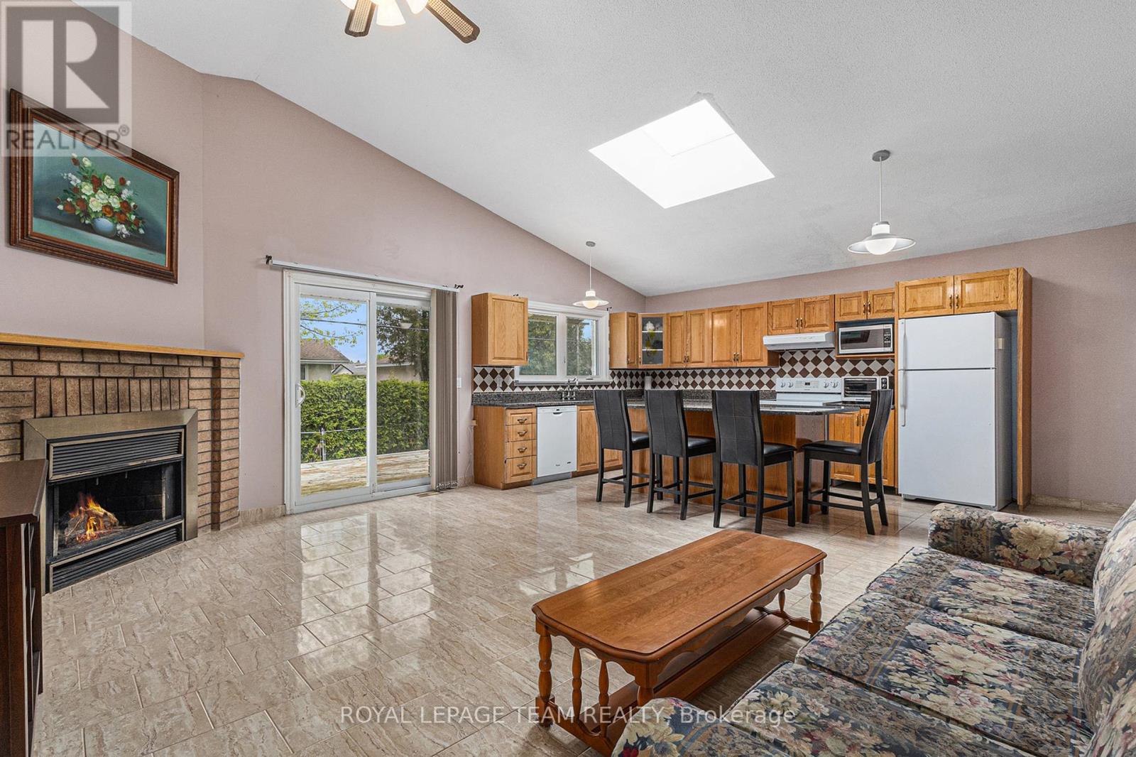 53 Viewmount Drive, Ottawa, Ontario  K2G 3C4 - Photo 8 - X12146776