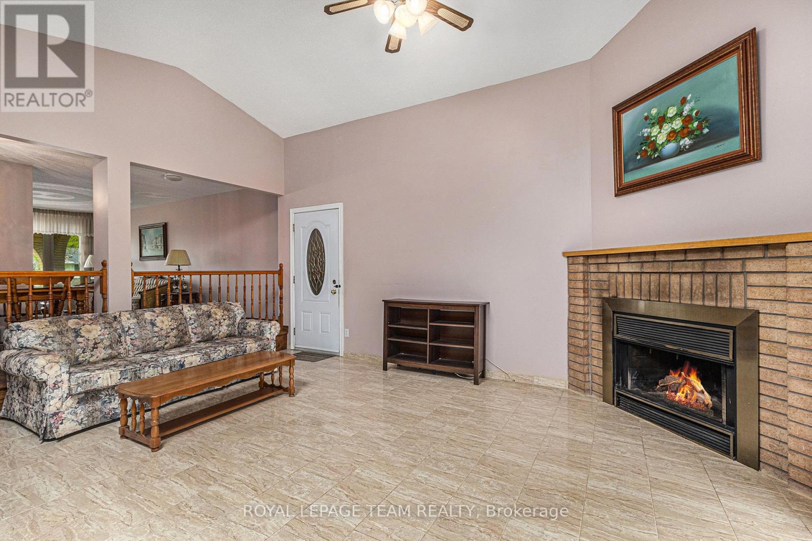 53 Viewmount Drive, Ottawa, Ontario  K2G 3C4 - Photo 7 - X12146776