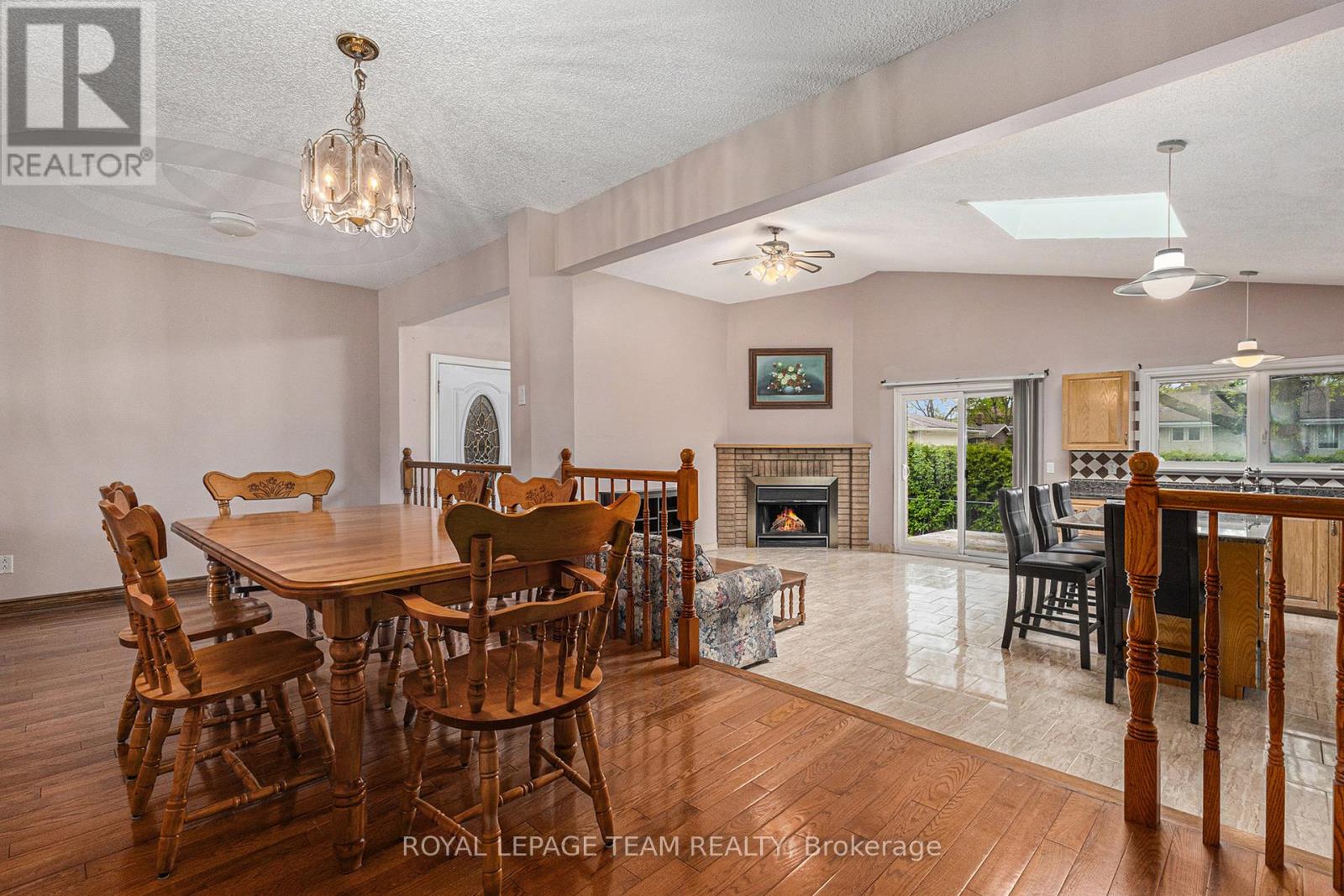 53 Viewmount Drive, Ottawa, Ontario  K2G 3C4 - Photo 5 - X12146776