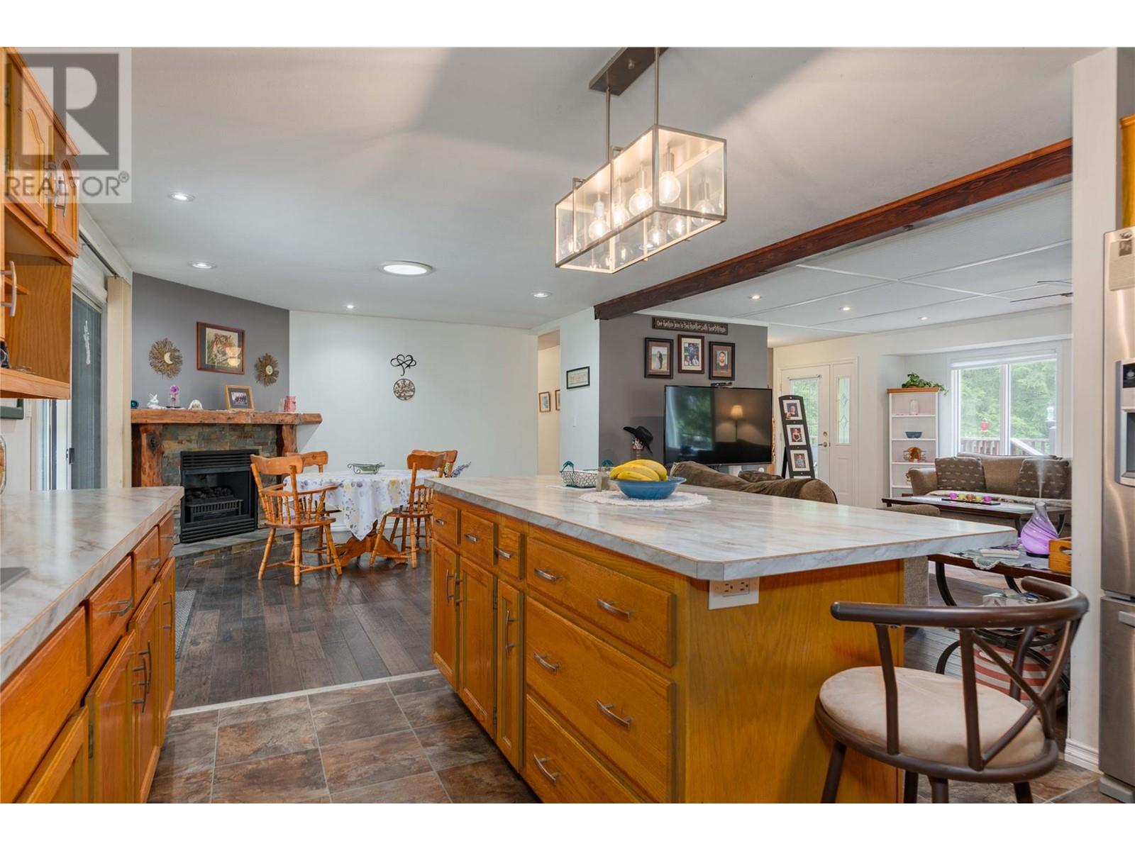 2015 Highway 3a, Castlegar, British Columbia  V1N 4N1 - Photo 26 - 10347955