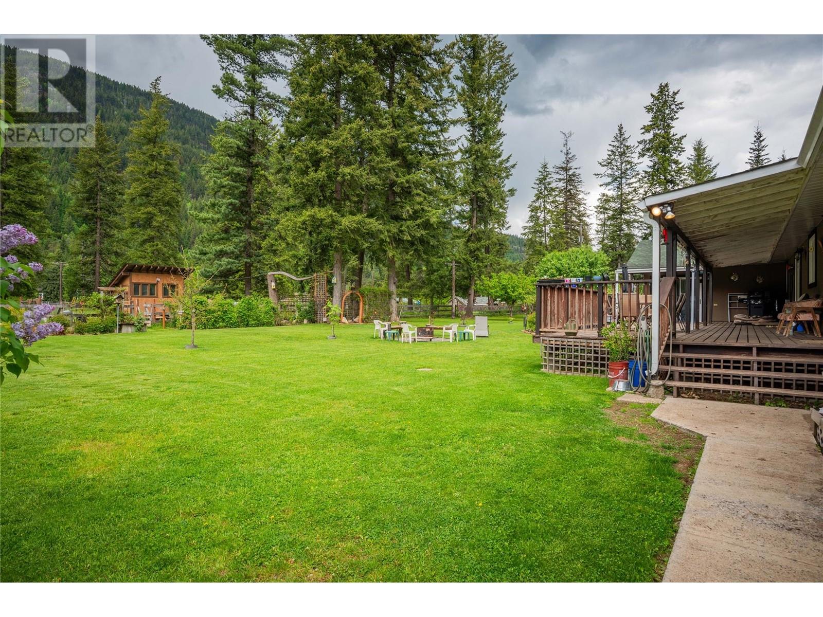 2015 Highway 3a, Castlegar, British Columbia  V1N 4N1 - Photo 69 - 10347955
