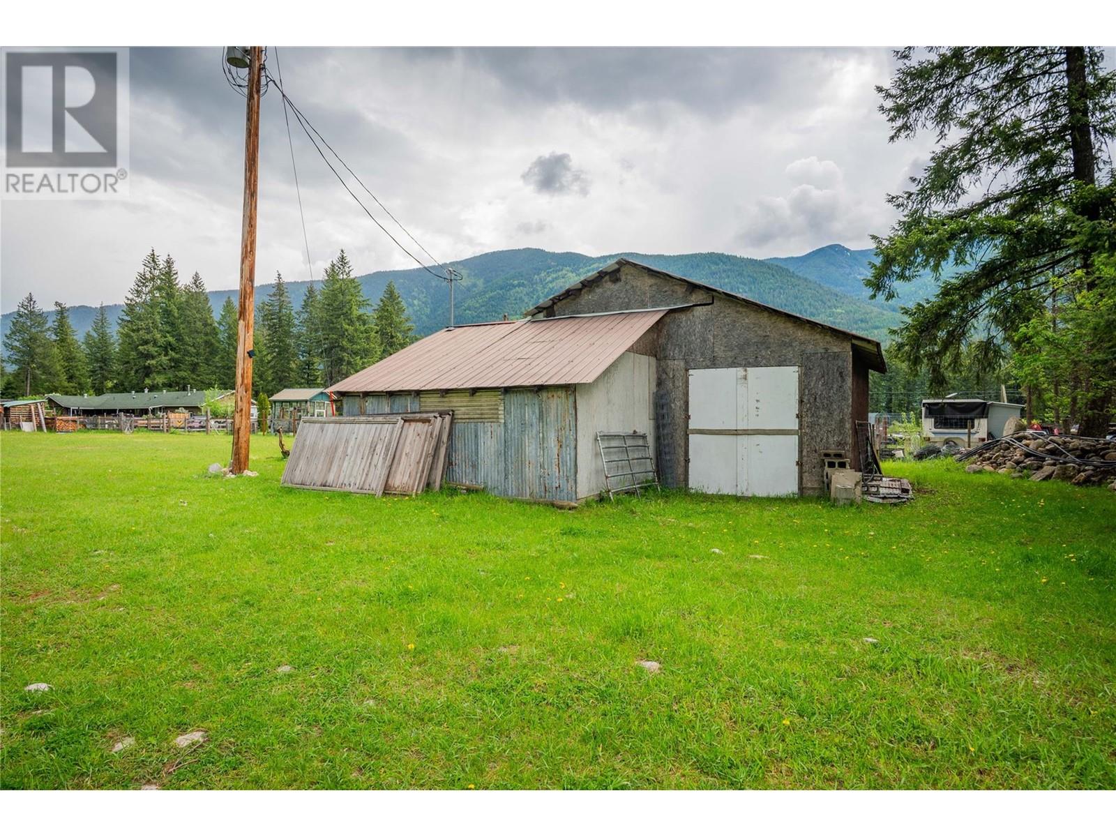 2015 Highway 3a, Castlegar, British Columbia  V1N 4N1 - Photo 85 - 10347955