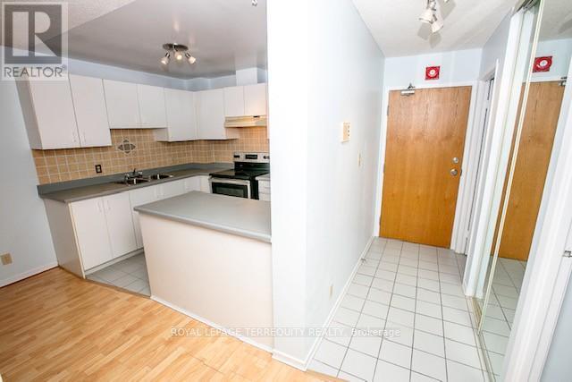 208 - 1275 Cornerbrook Place, Mississauga, Ontario  L5C 3J3 - Photo 4 - W12154131