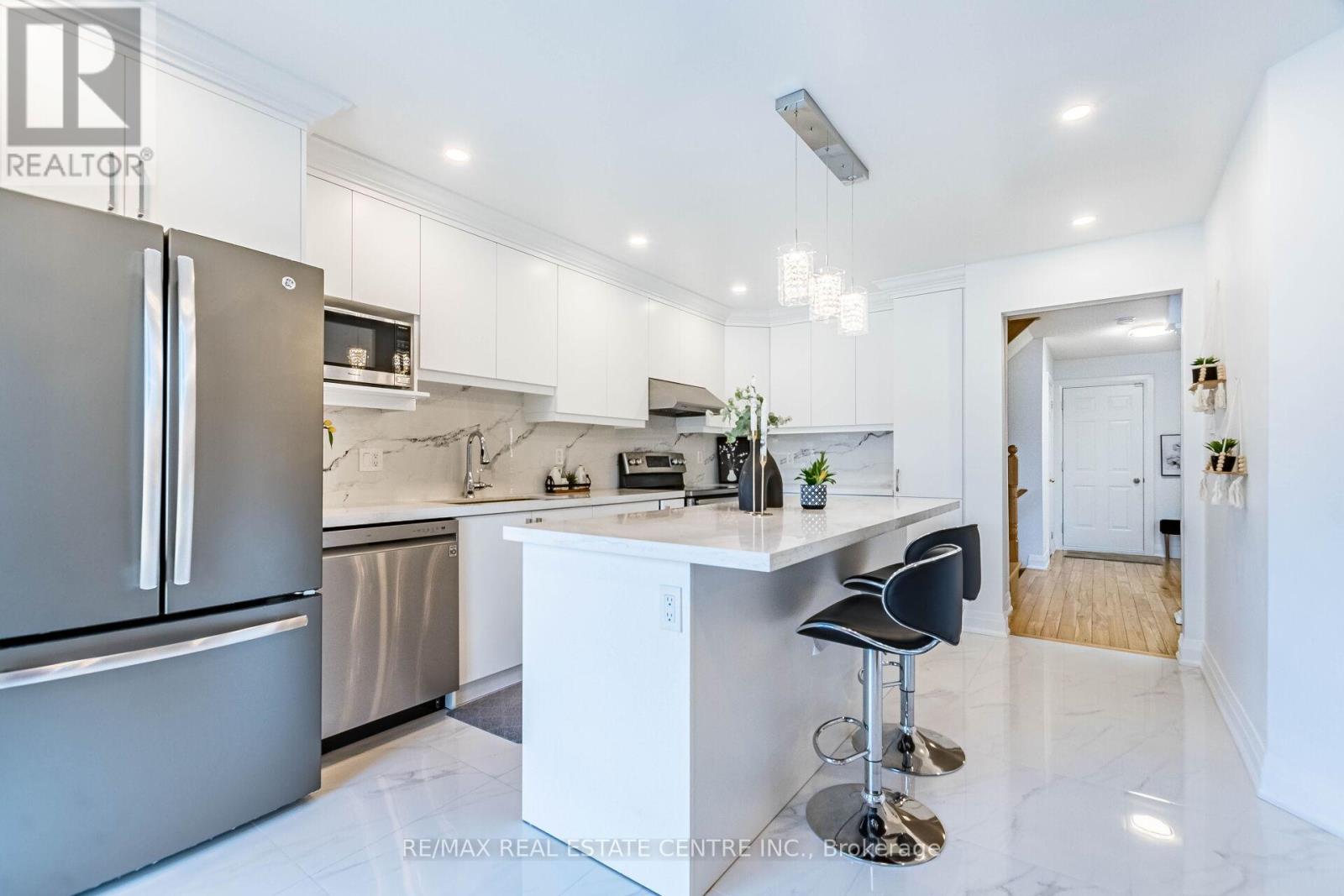 4310 Guildwood Way, Mississauga, Ontario  L5R 0A7 - Photo 15 - W12154303