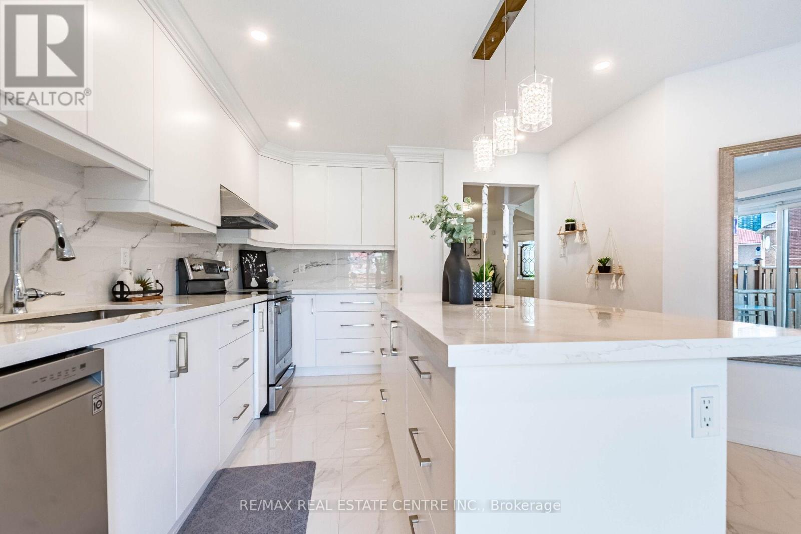 4310 Guildwood Way, Mississauga, Ontario  L5R 0A7 - Photo 17 - W12154303