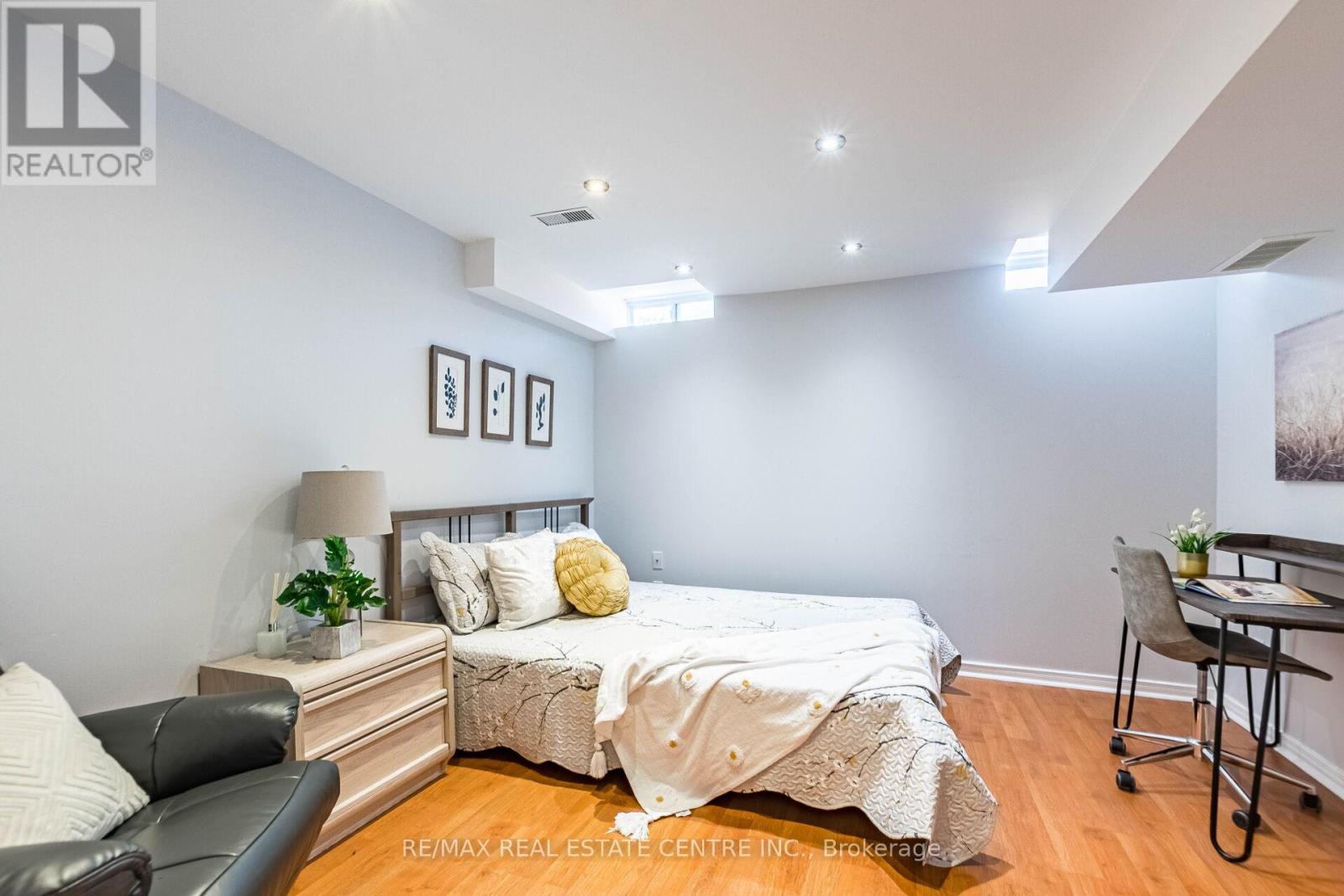4310 Guildwood Way, Mississauga, Ontario  L5R 0A7 - Photo 36 - W12154303