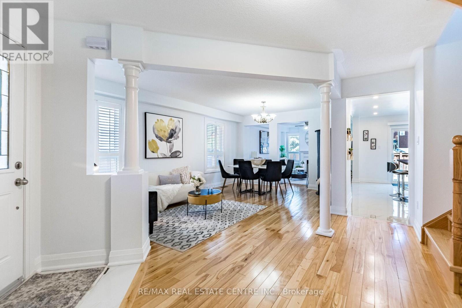 4310 Guildwood Way, Mississauga, Ontario  L5R 0A7 - Photo 4 - W12154303