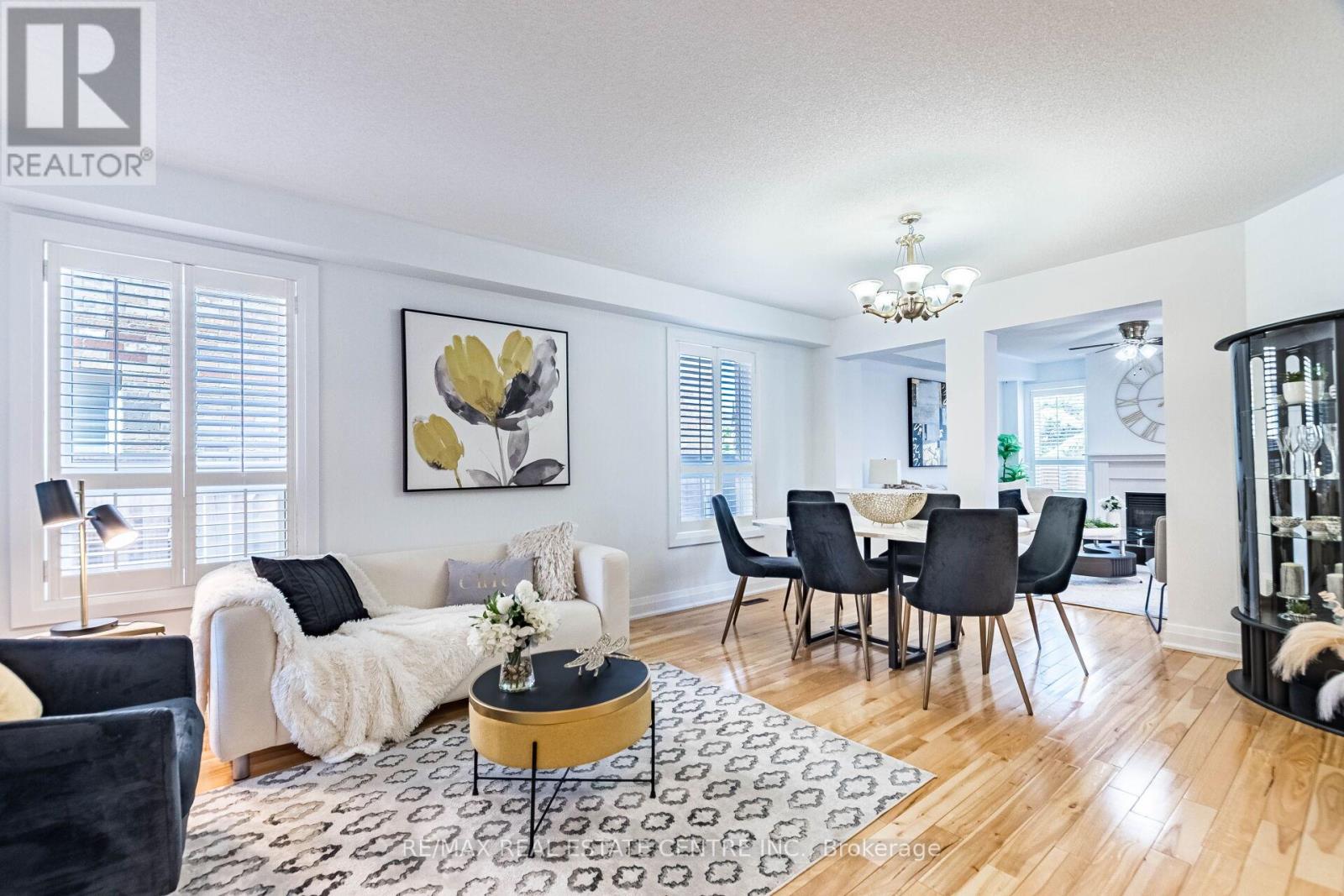 4310 Guildwood Way, Mississauga, Ontario  L5R 0A7 - Photo 5 - W12154303