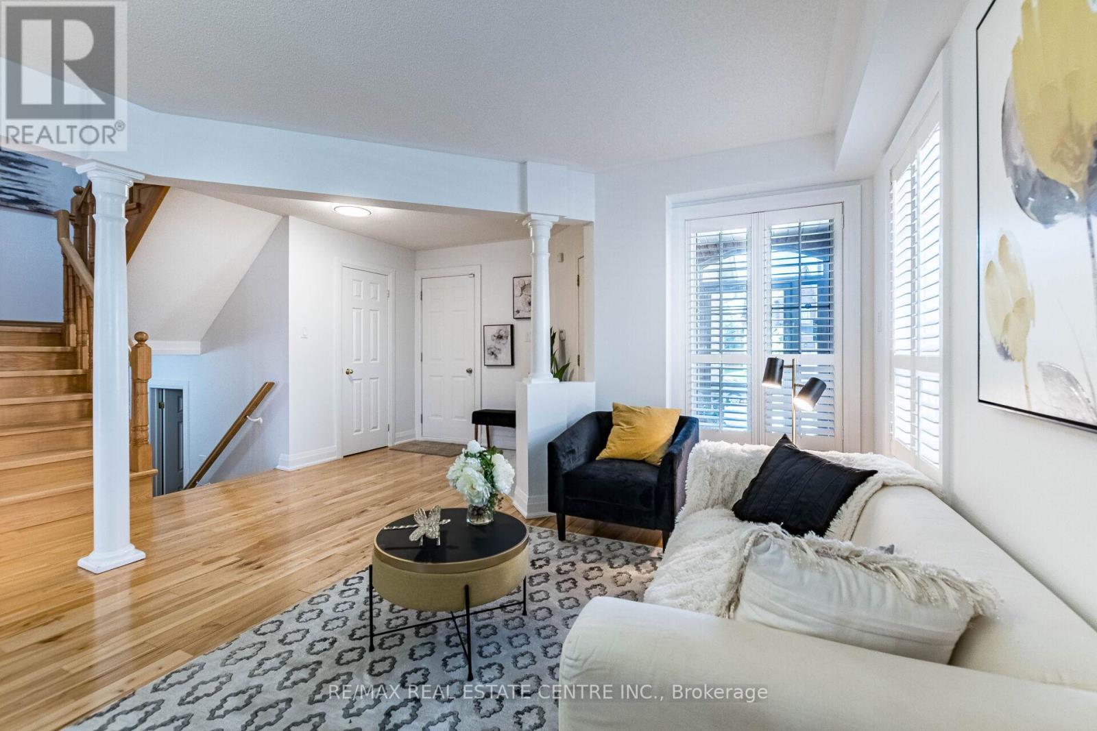 4310 Guildwood Way, Mississauga, Ontario  L5R 0A7 - Photo 7 - W12154303