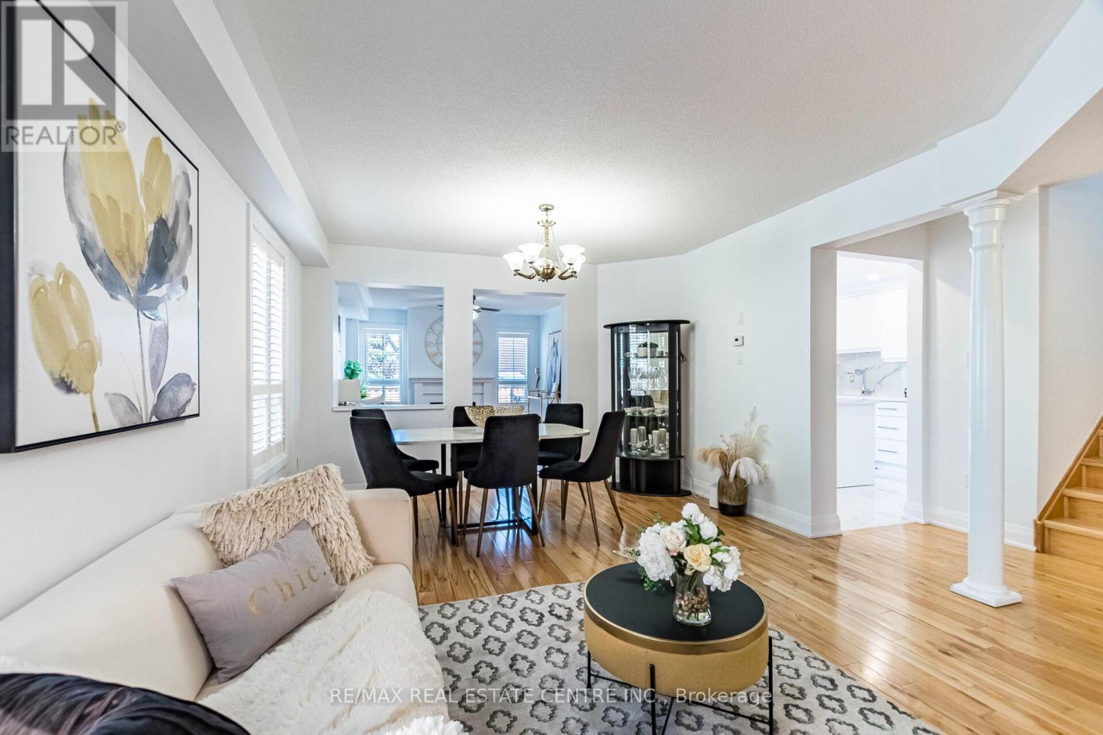 4310 Guildwood Way, Mississauga, Ontario  L5R 0A7 - Photo 8 - W12154303