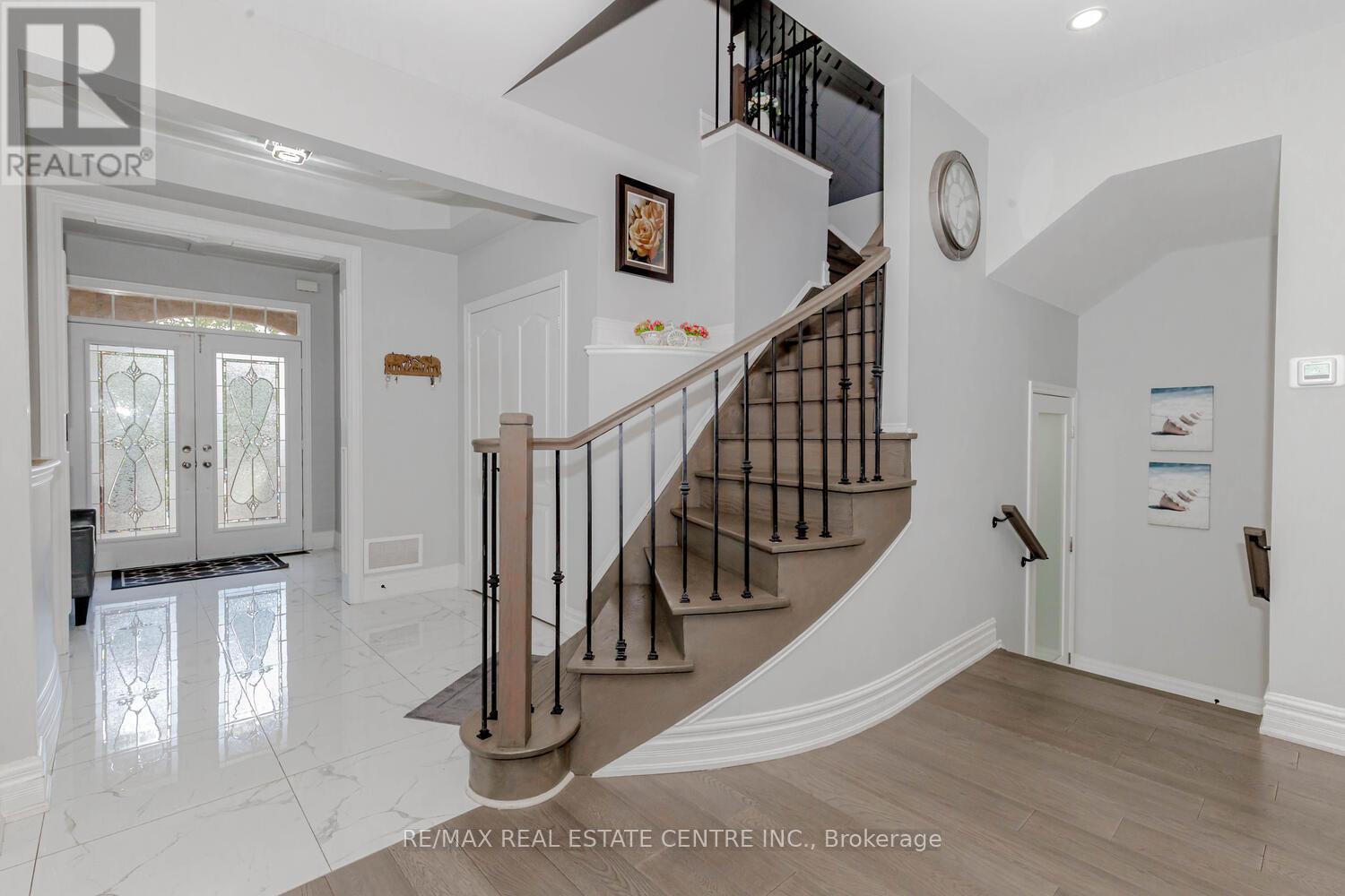 46 Ocean Ridge Drive, Brampton, Ontario  L6R 3K5 - Photo 6 - W12154324