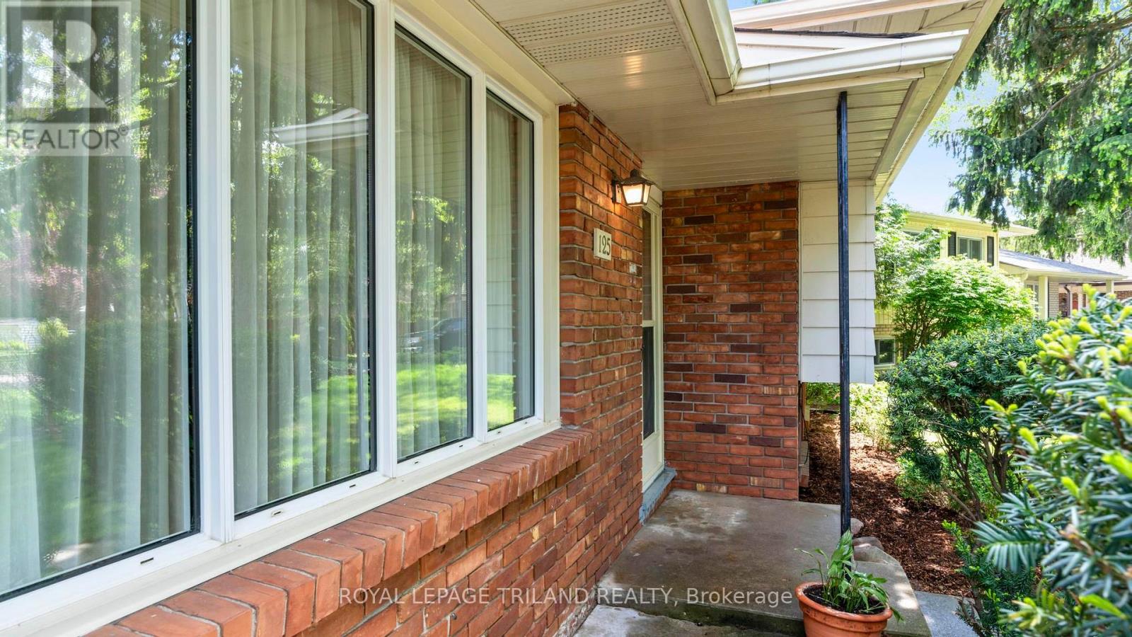 125 Delmont Place, London North (North H), Ontario  N5X 1M2 - Photo 2 - X12154453