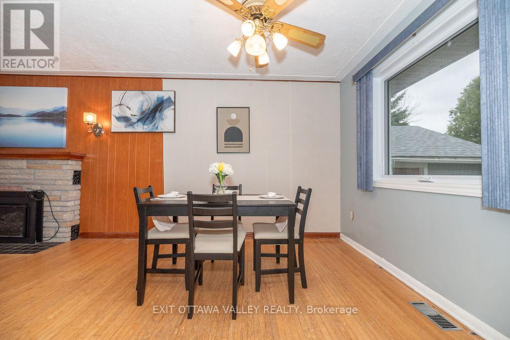 18 Truelove Street, Whitewater Region, Ontario  K0J 1K0 - Photo 10 - X12154406
