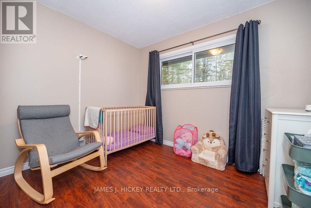 172 King's Road, Laurentian Hills, Ontario  K0J 1P0 - Photo 15 - X12154458