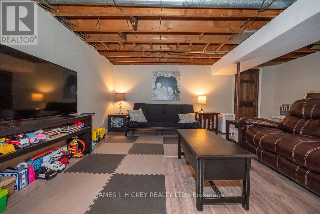 172 King's Road, Laurentian Hills, Ontario  K0J 1P0 - Photo 28 - X12154458