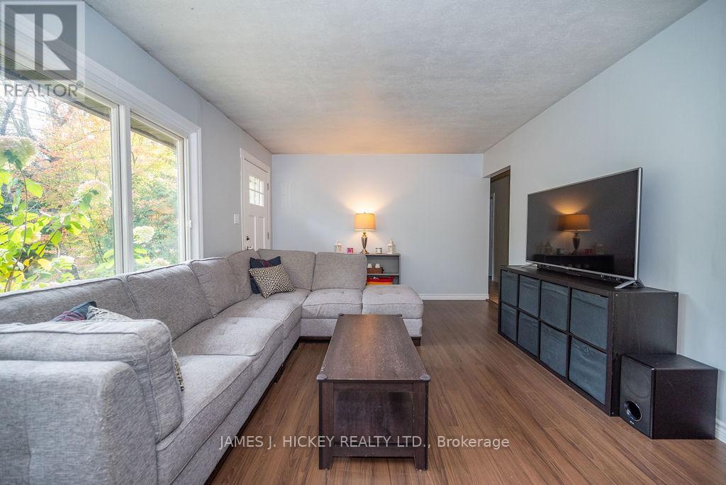 172 King's Road, Laurentian Hills, Ontario  K0J 1P0 - Photo 9 - X12154458