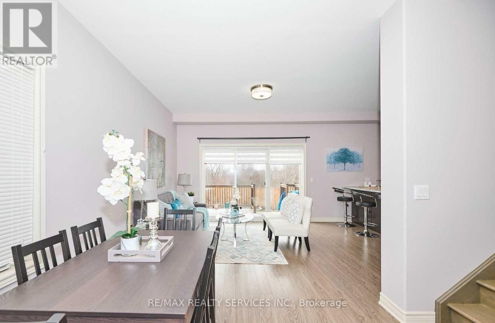 Upper - 6045 Ernest Crescent, Niagara Falls, Ontario  L2H 0H9 - Photo 3 - X12154309