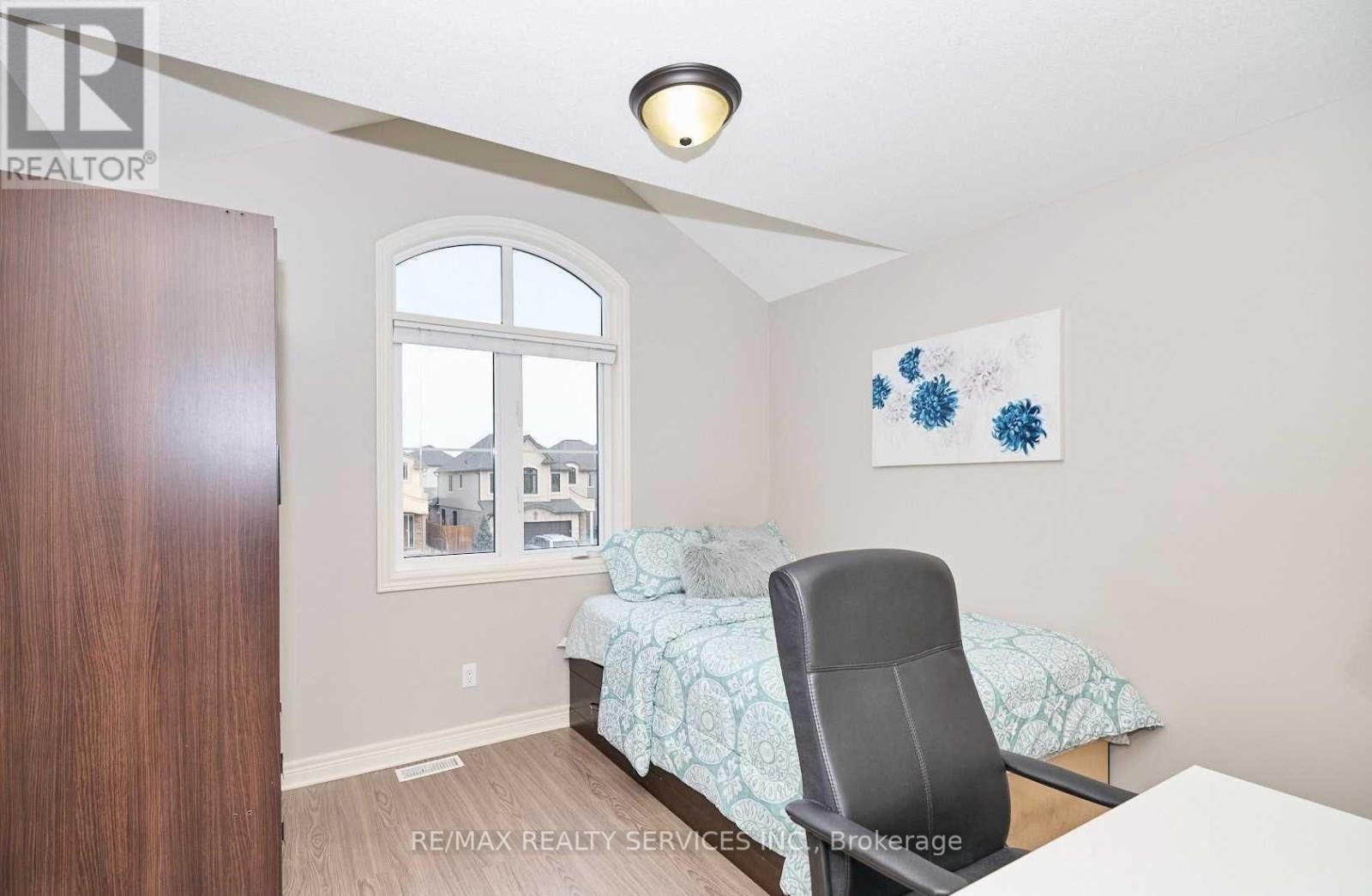 Upper - 6045 Ernest Crescent, Niagara Falls, Ontario  L2H 0H9 - Photo 7 - X12154309