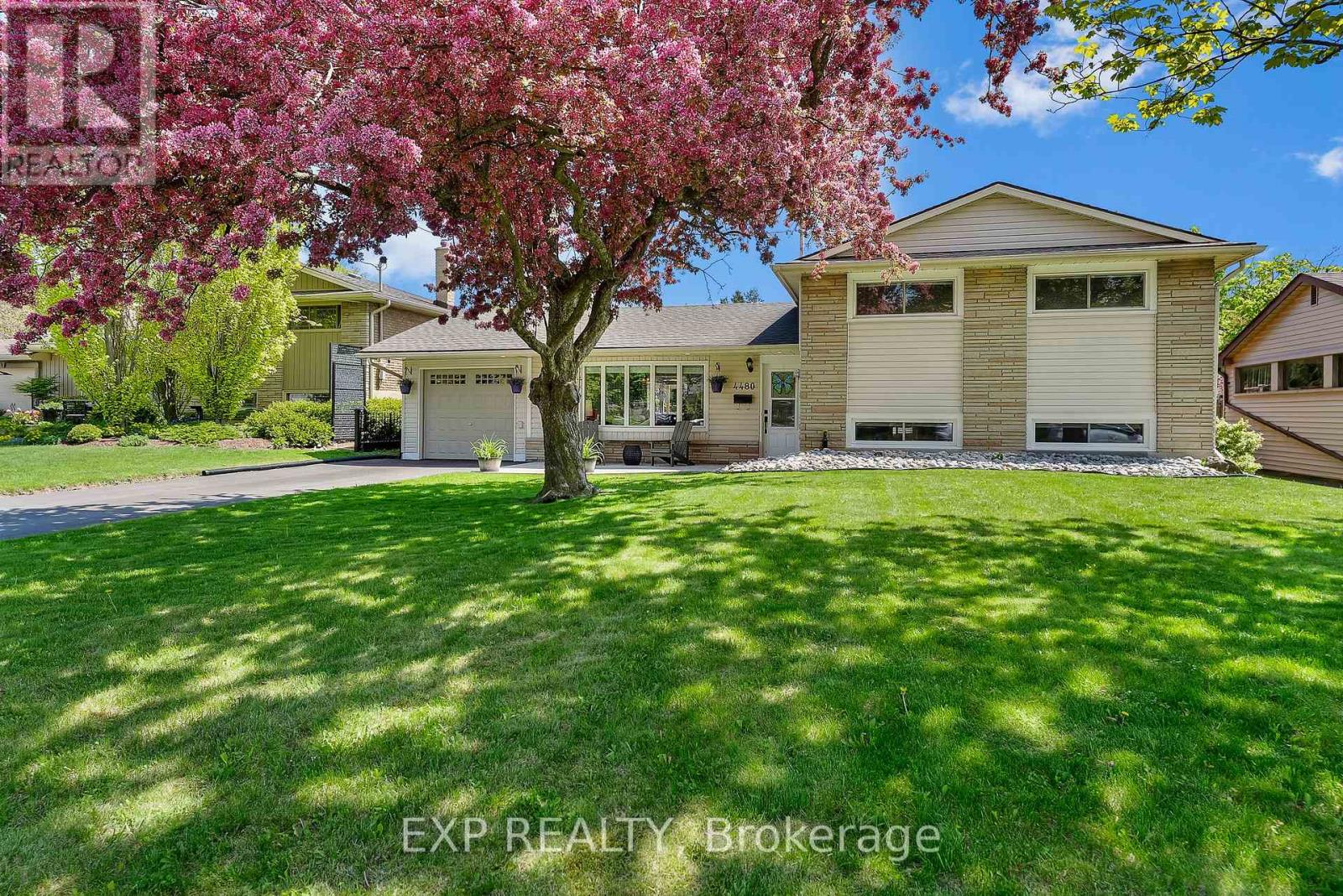 Property at 4480 QUEENSWAY GARDENS image 1