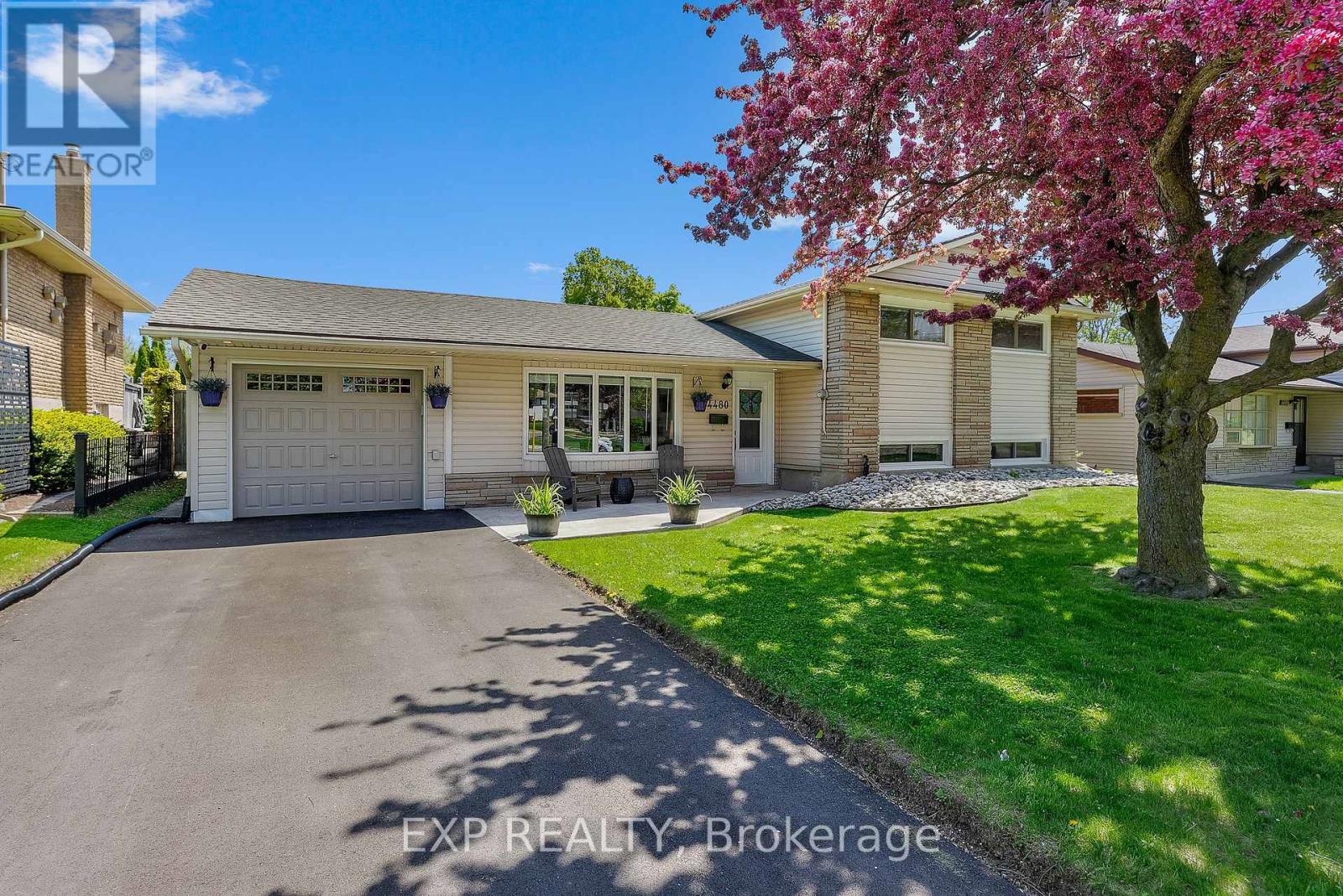Property at 4480 QUEENSWAY GARDENS image 3
