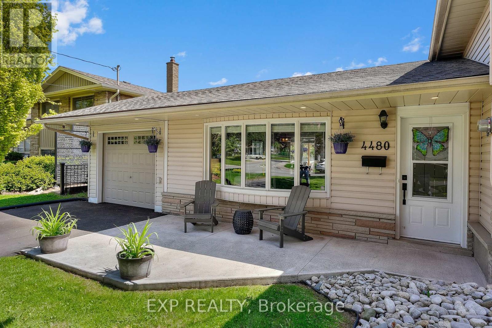 Property at 4480 QUEENSWAY GARDENS image 4