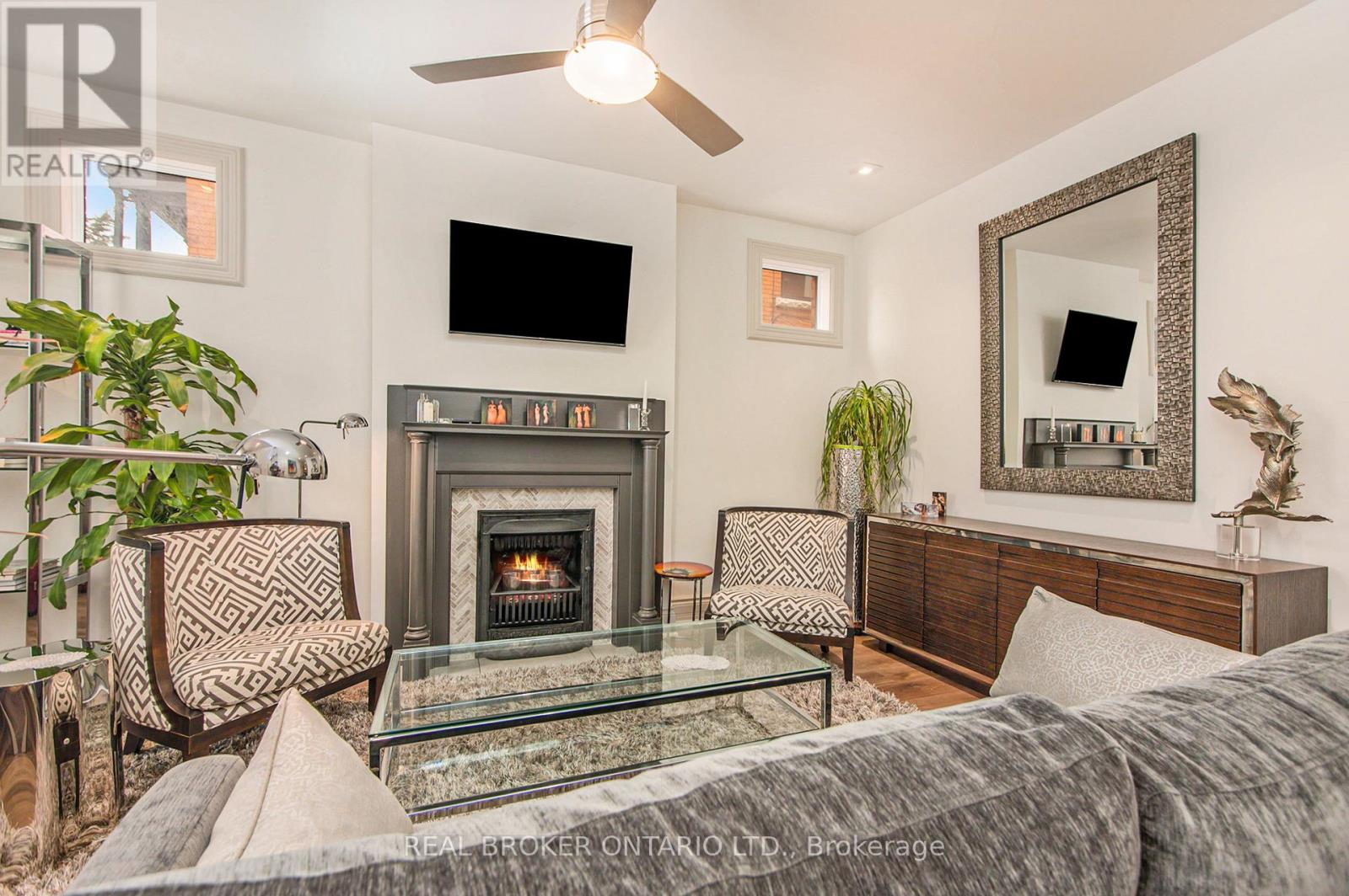 B - 116 Cartier Street, Ottawa, Ontario  K2P 1K5 - Photo 3 - X12154430