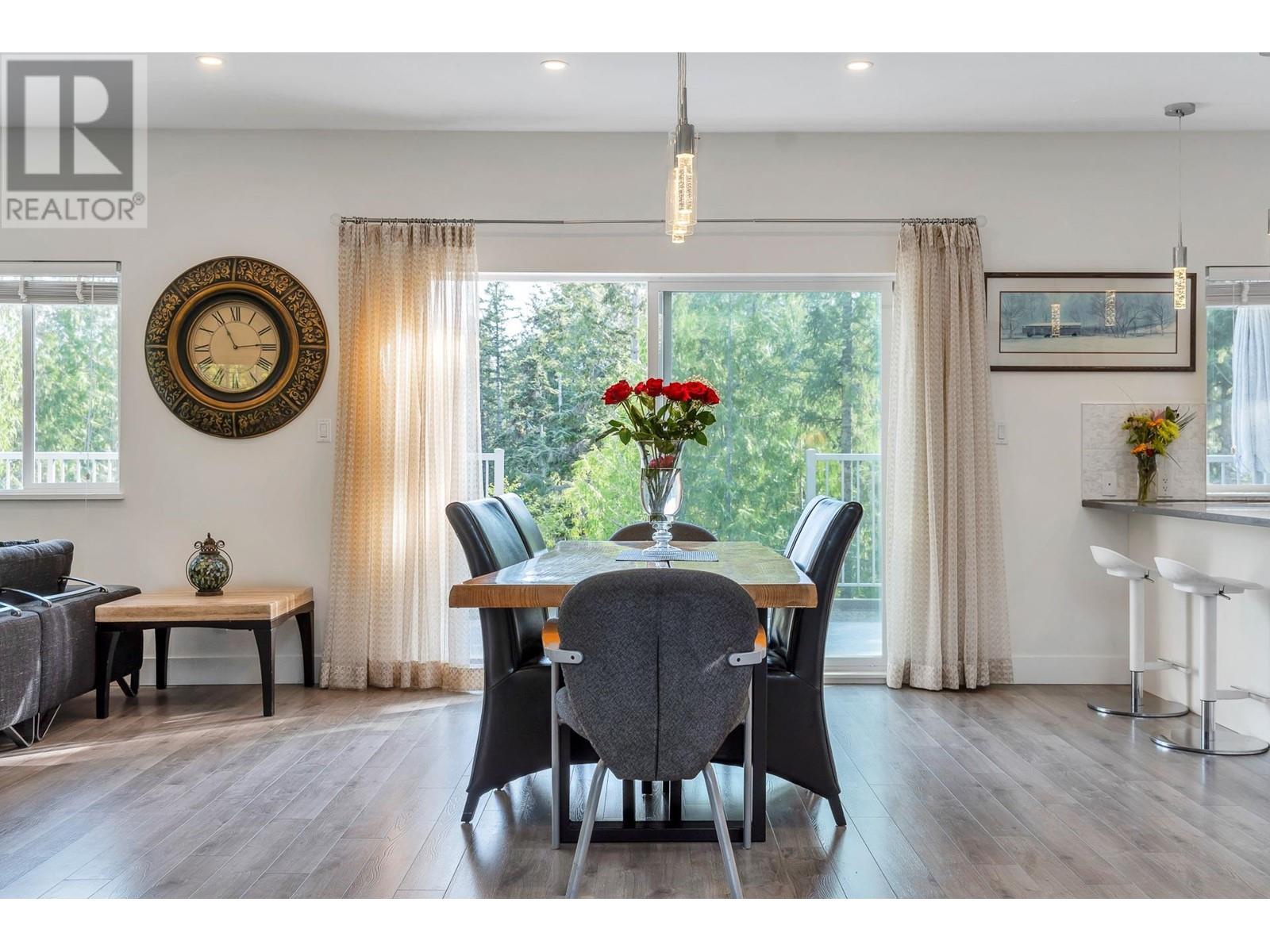 9431 Stephens Way, Halfmoon Bay, British Columbia  V7Z 1G9 - Photo 4 - R3002909