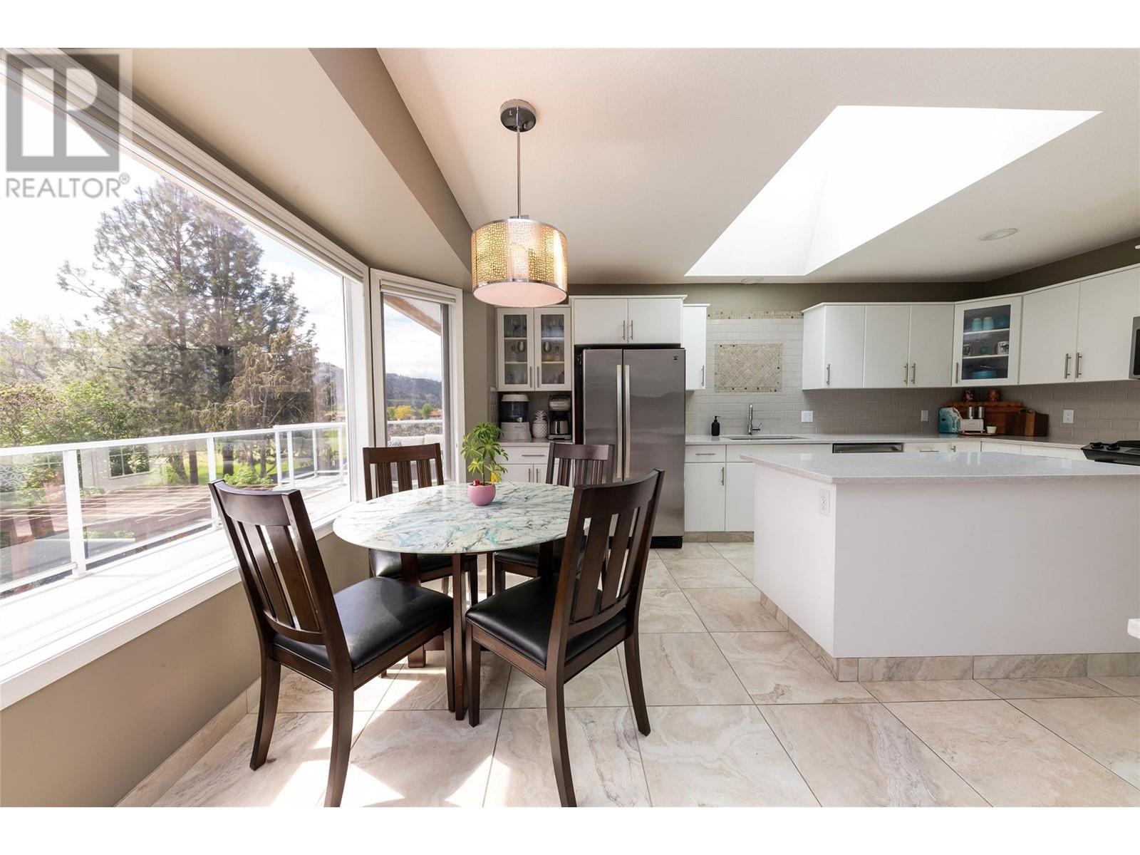 3492 Navatanee Drive, Kamloops, British Columbia  V2H 1S1 - Photo 4 - 10347317