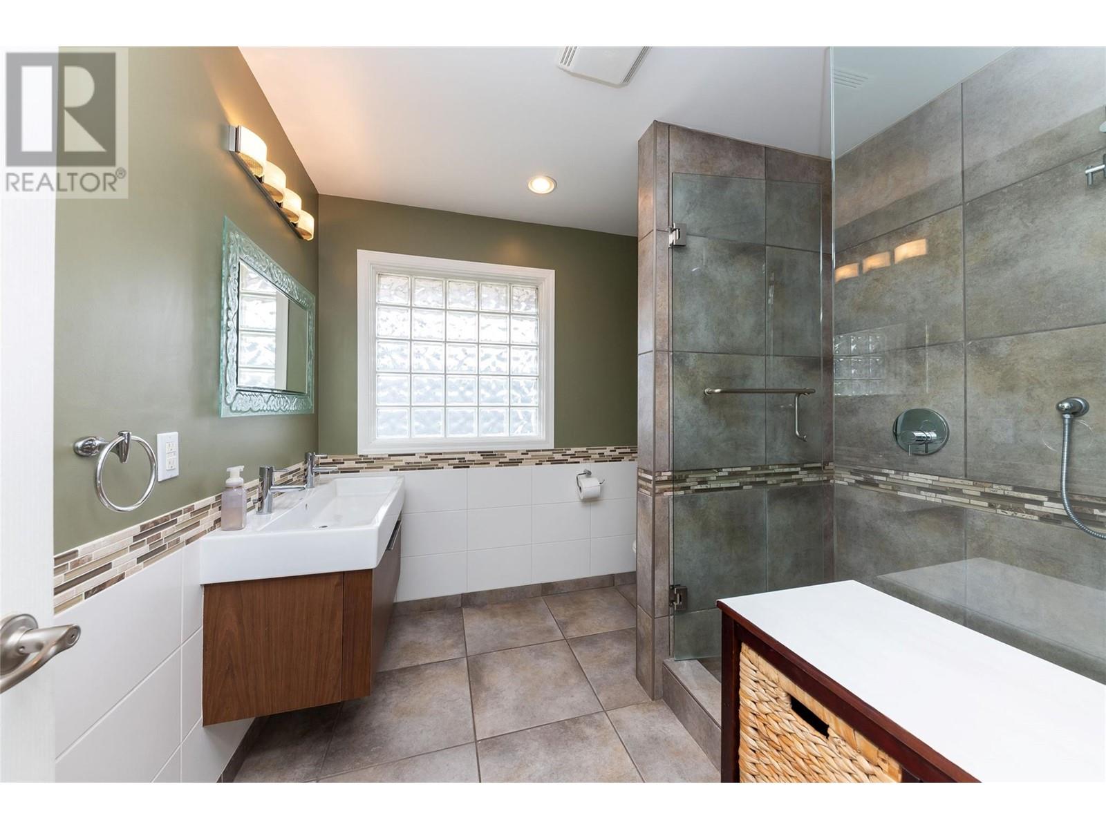 3492 Navatanee Drive, Kamloops, British Columbia  V2H 1S1 - Photo 15 - 10347317