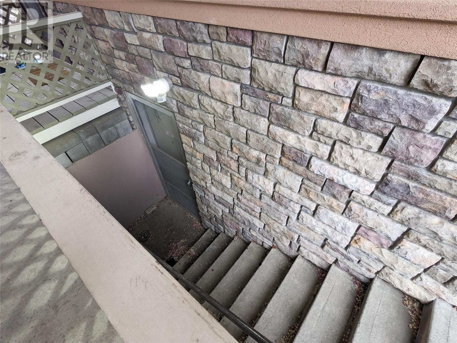 1020 13th Street, Kamloops, British Columbia  V2B 3C9 - Photo 32 - 10347601