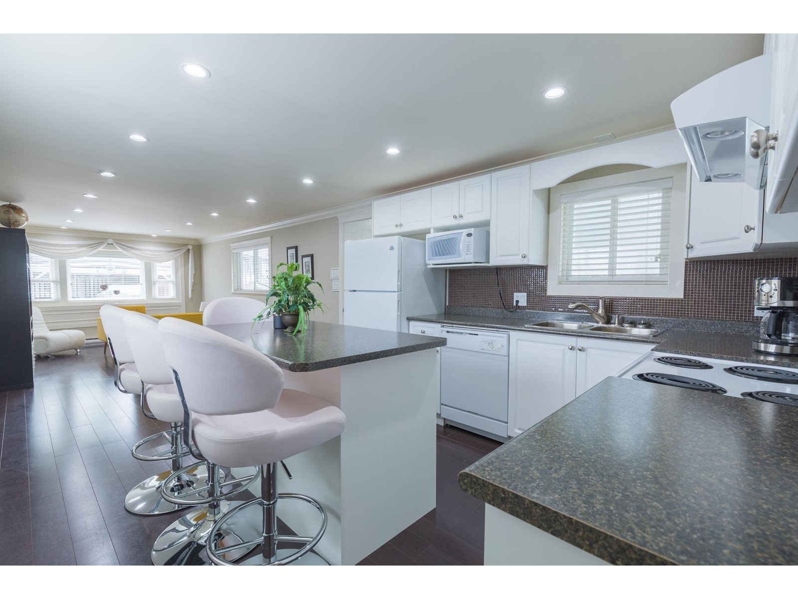 16 8266 King George Boulevard, Surrey, British Columbia  V3W 5Y2 - Photo 15 - R3003225